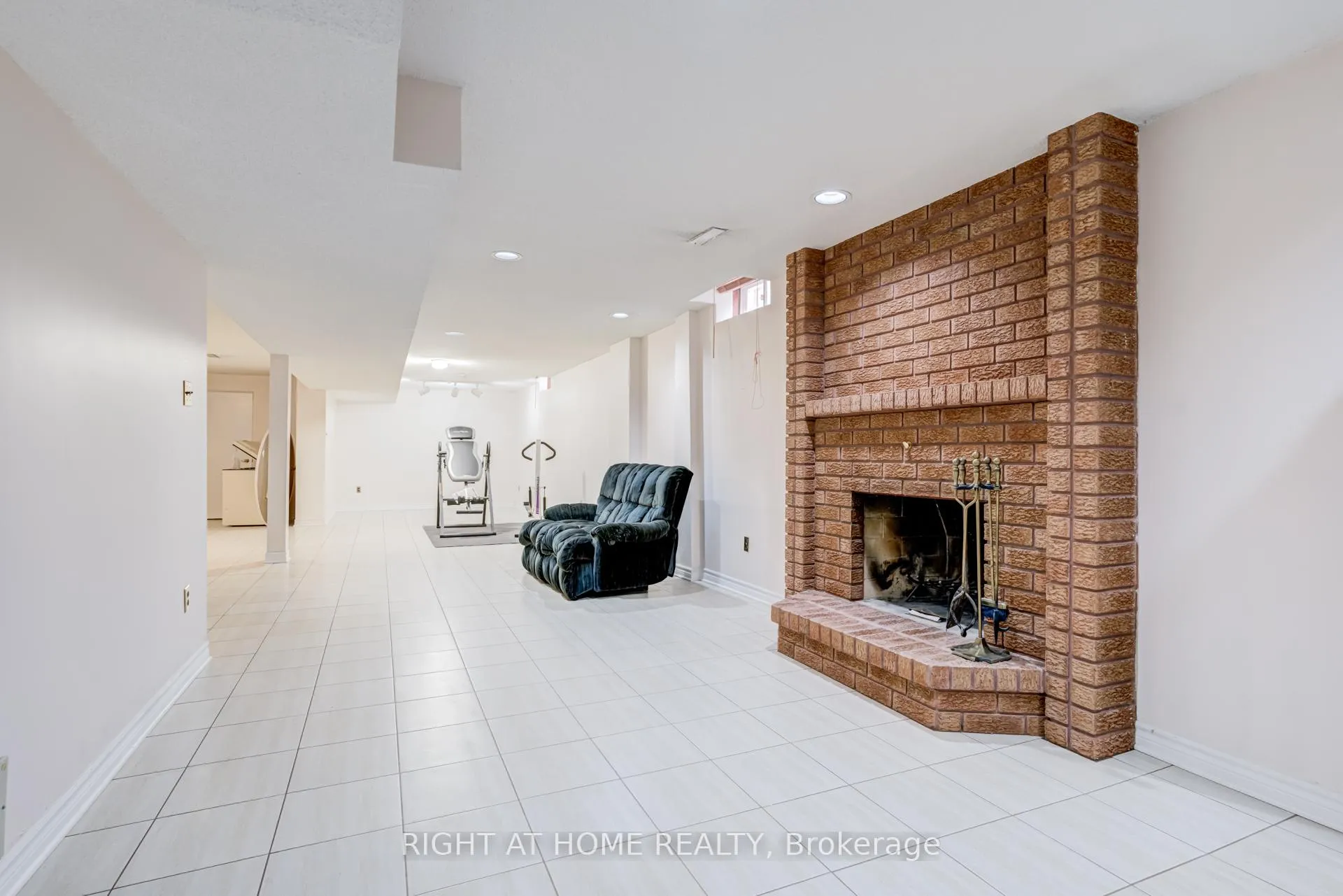 Photo 39 of 46 Hewlett Crescent, Markham, Markville — HOMEH