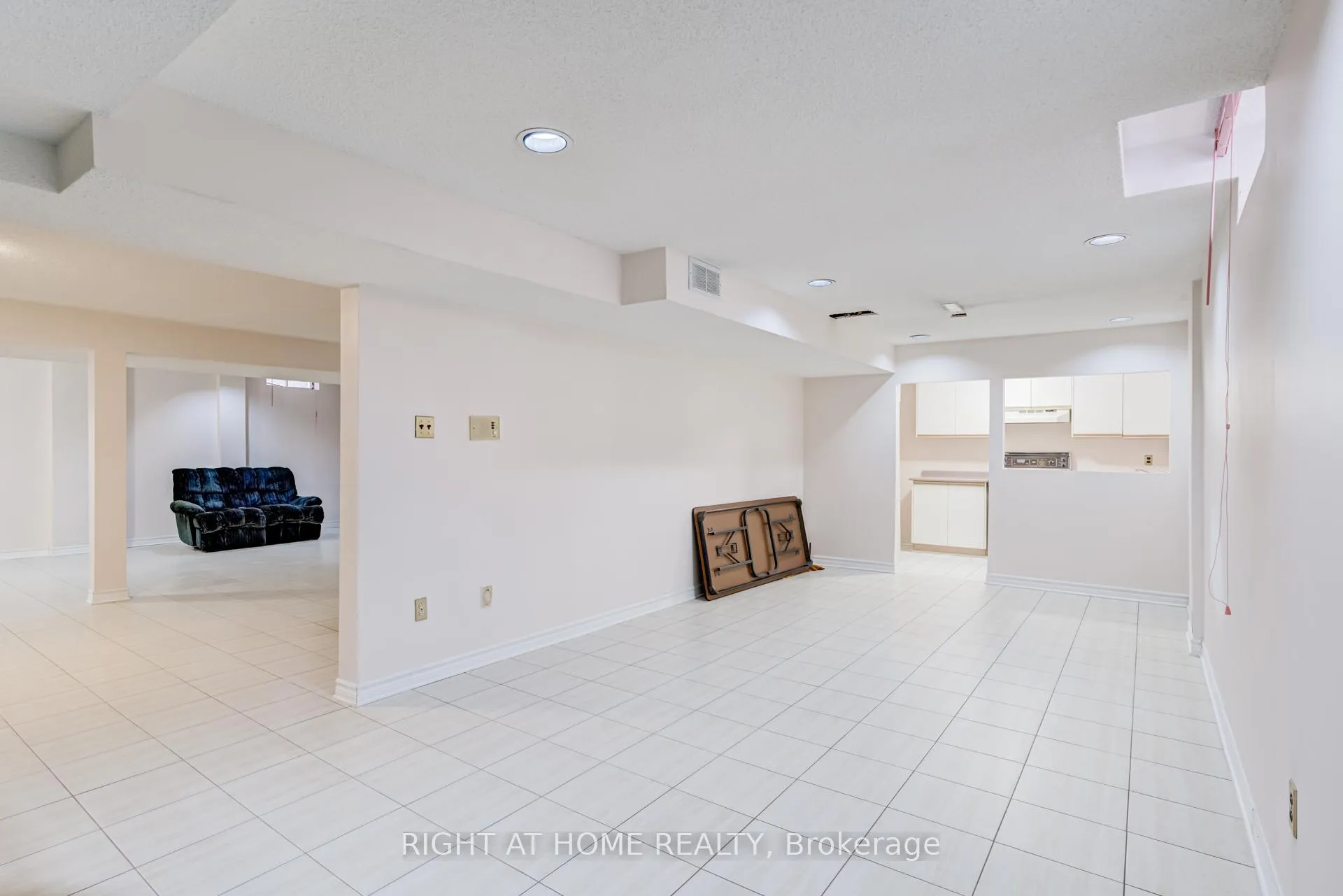 Photo 41 of 46 Hewlett Crescent, Markham, Markville — HOMEH