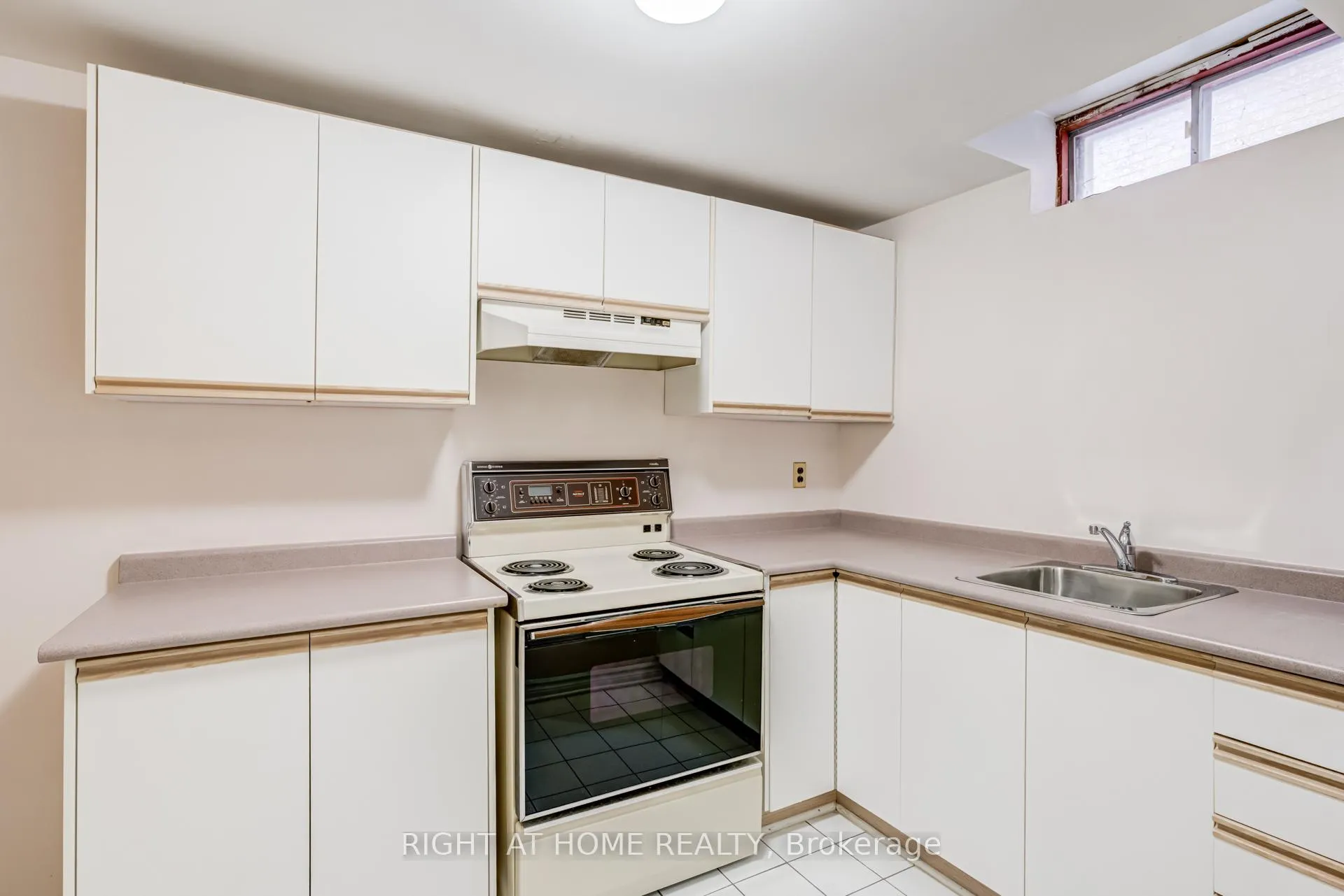 Photo 43 of 46 Hewlett Crescent, Markham, Markville — HOMEH