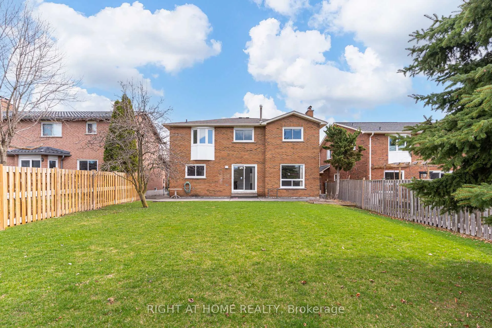 Photo 48 of 46 Hewlett Crescent, Markham, Markville — HOMEH
