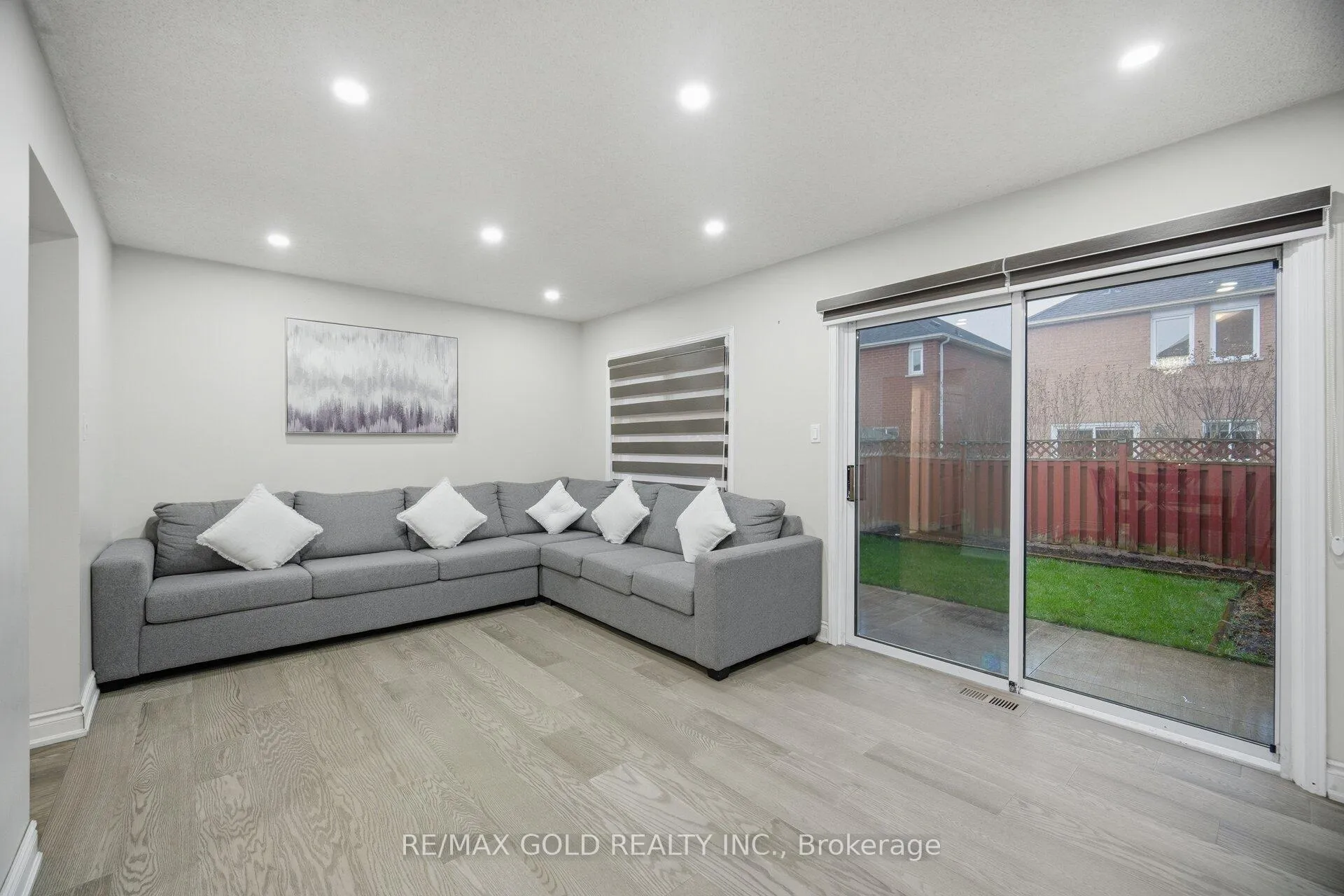 Photo 4 of 29 Piane Avenue, Brampton, Fletcher's West — HOMEH