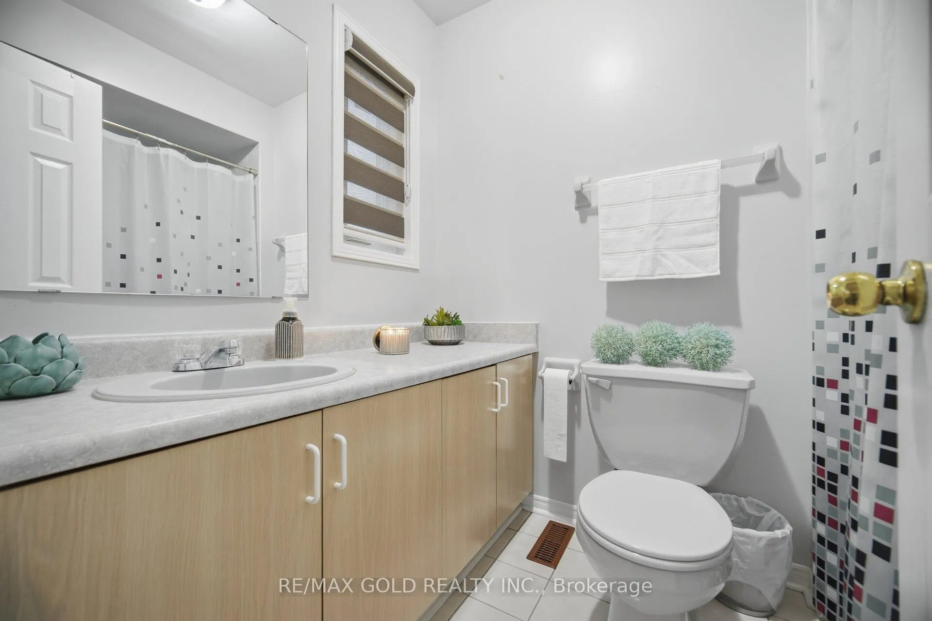 Photo 8 of 29 Piane Avenue, Brampton, Fletcher's West — HOMEH