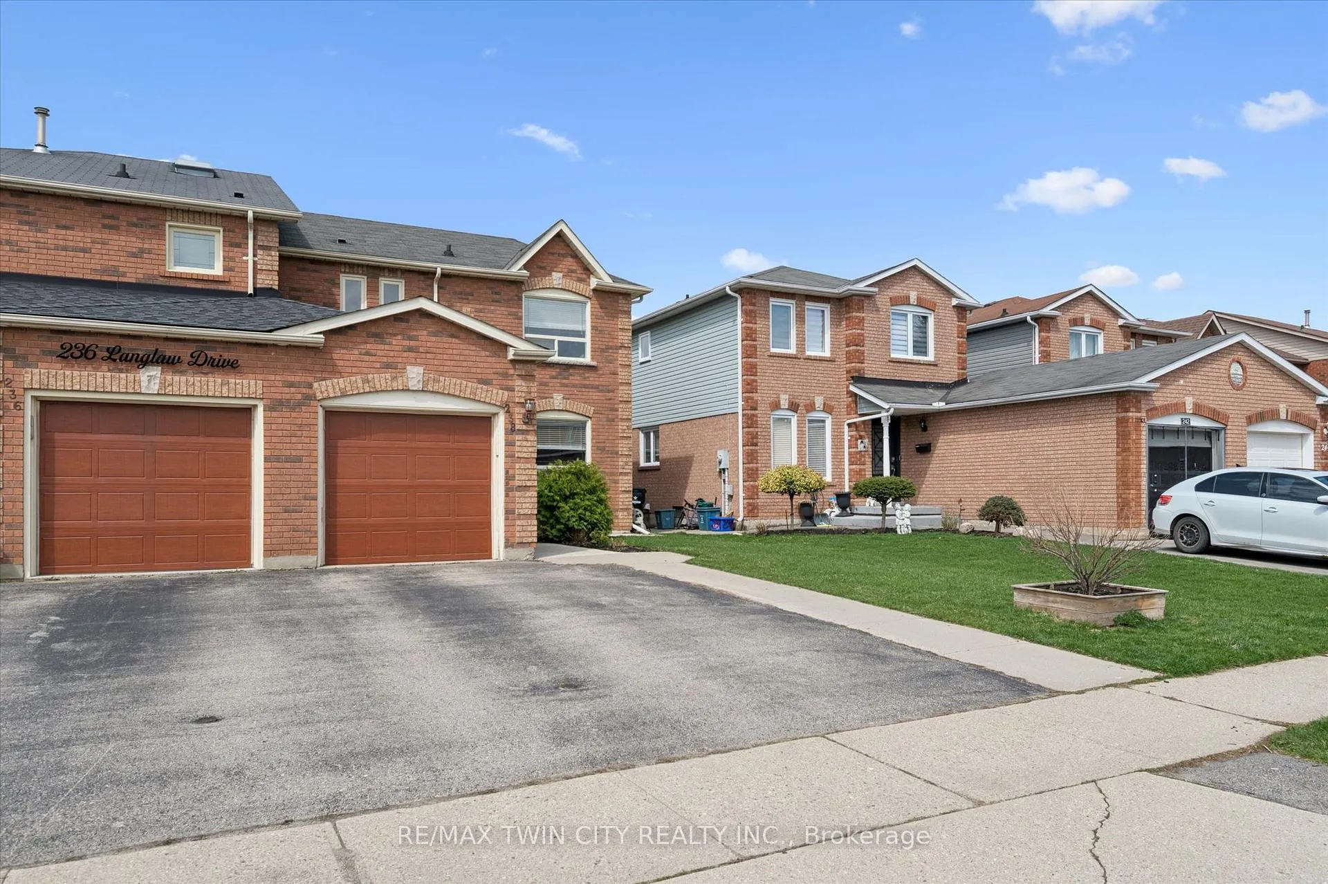 Photo 3 of 238 Langlaw Drive, Cambridge — HOMEH