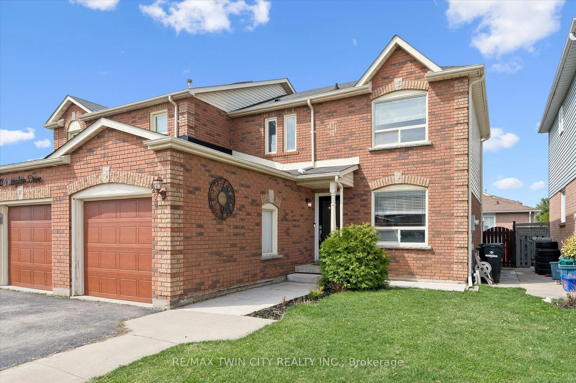 Photo 4 of 238 Langlaw Drive, Cambridge — HOMEH