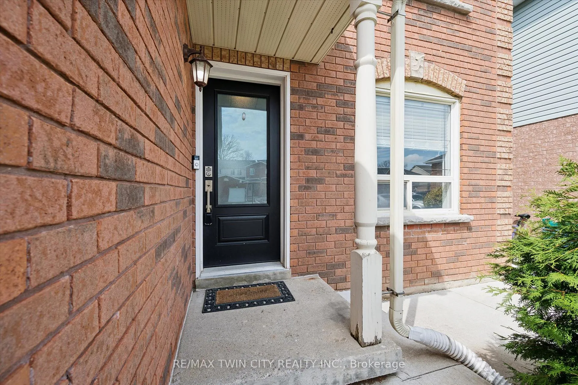 Photo 6 of 238 Langlaw Drive, Cambridge — HOMEH