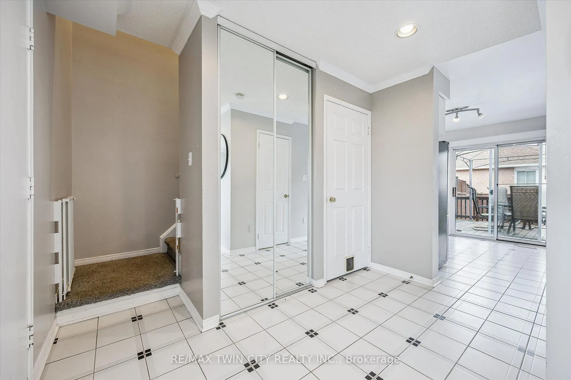 Photo 9 of 238 Langlaw Drive, Cambridge — HOMEH