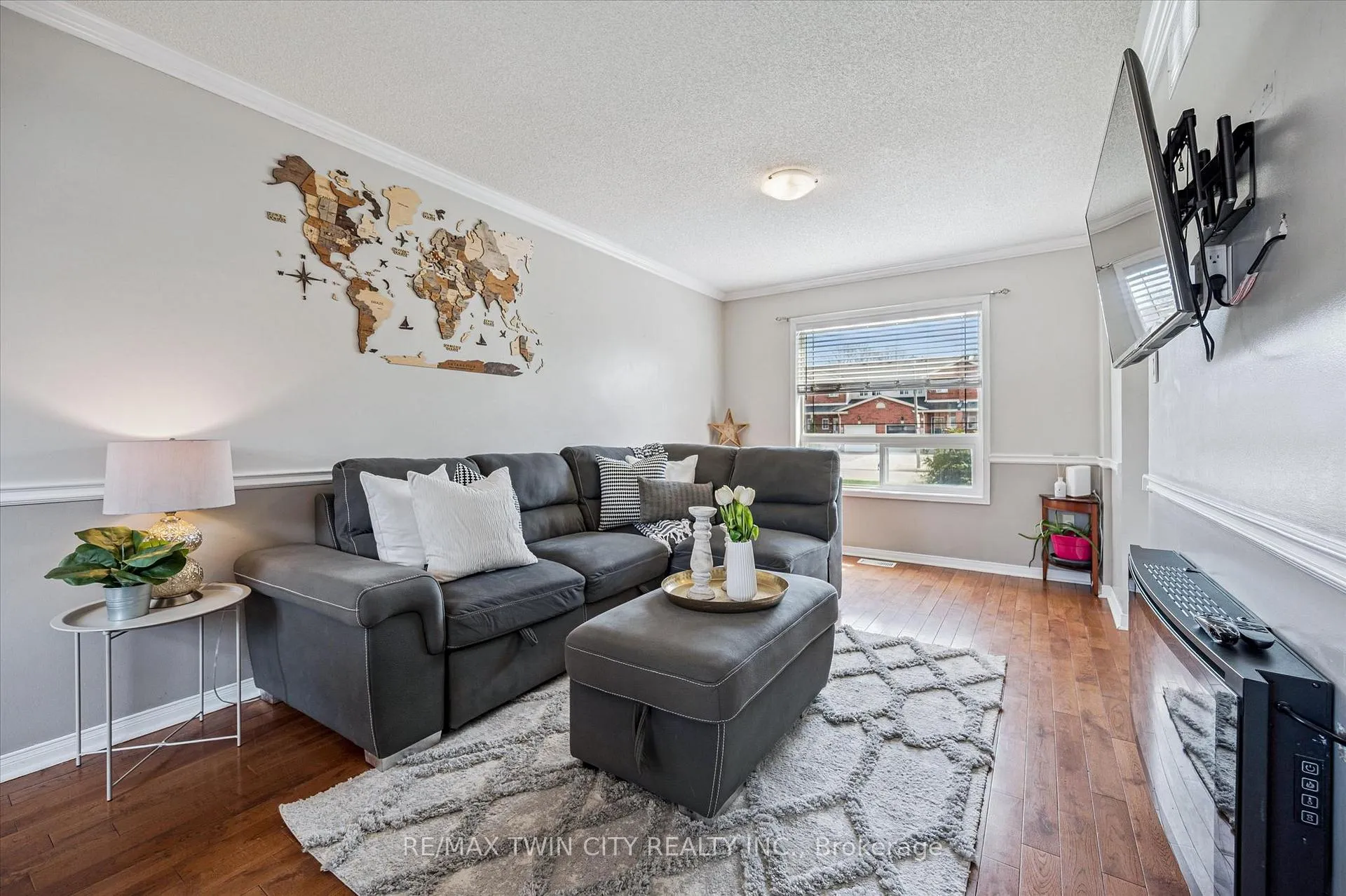 Photo 10 of 238 Langlaw Drive, Cambridge — HOMEH