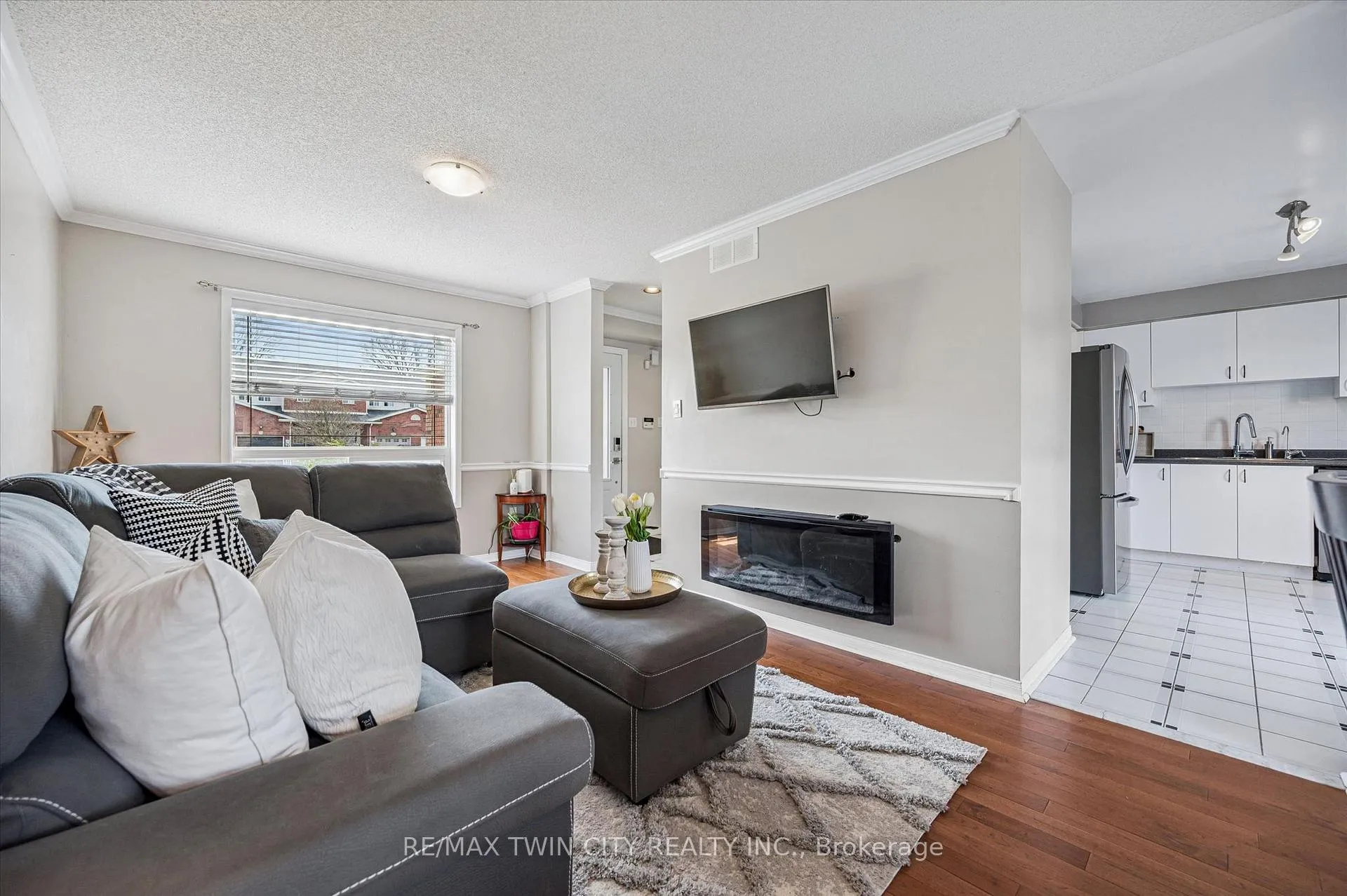 Photo 11 of 238 Langlaw Drive, Cambridge — HOMEH