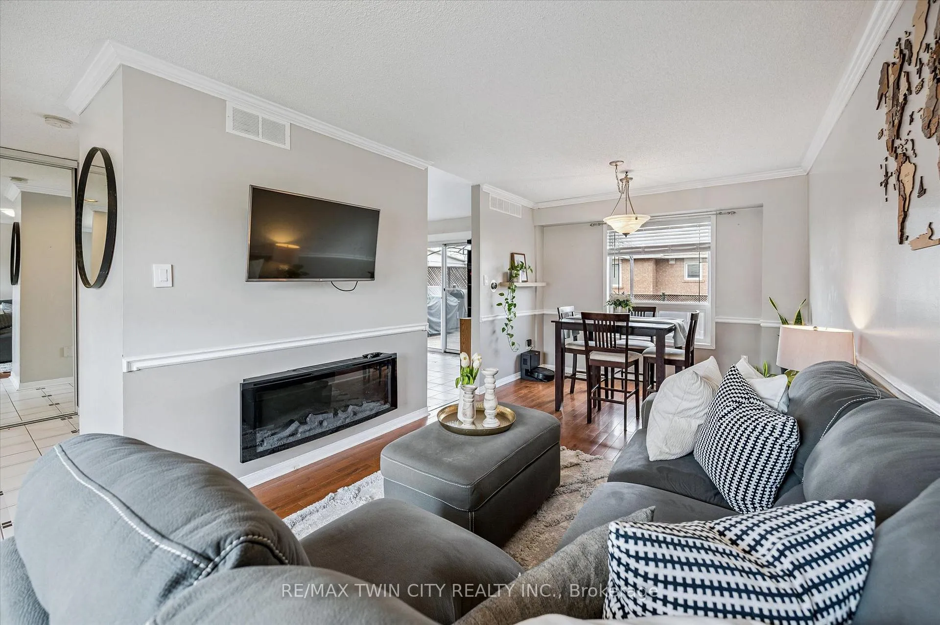 Photo 12 of 238 Langlaw Drive, Cambridge — HOMEH