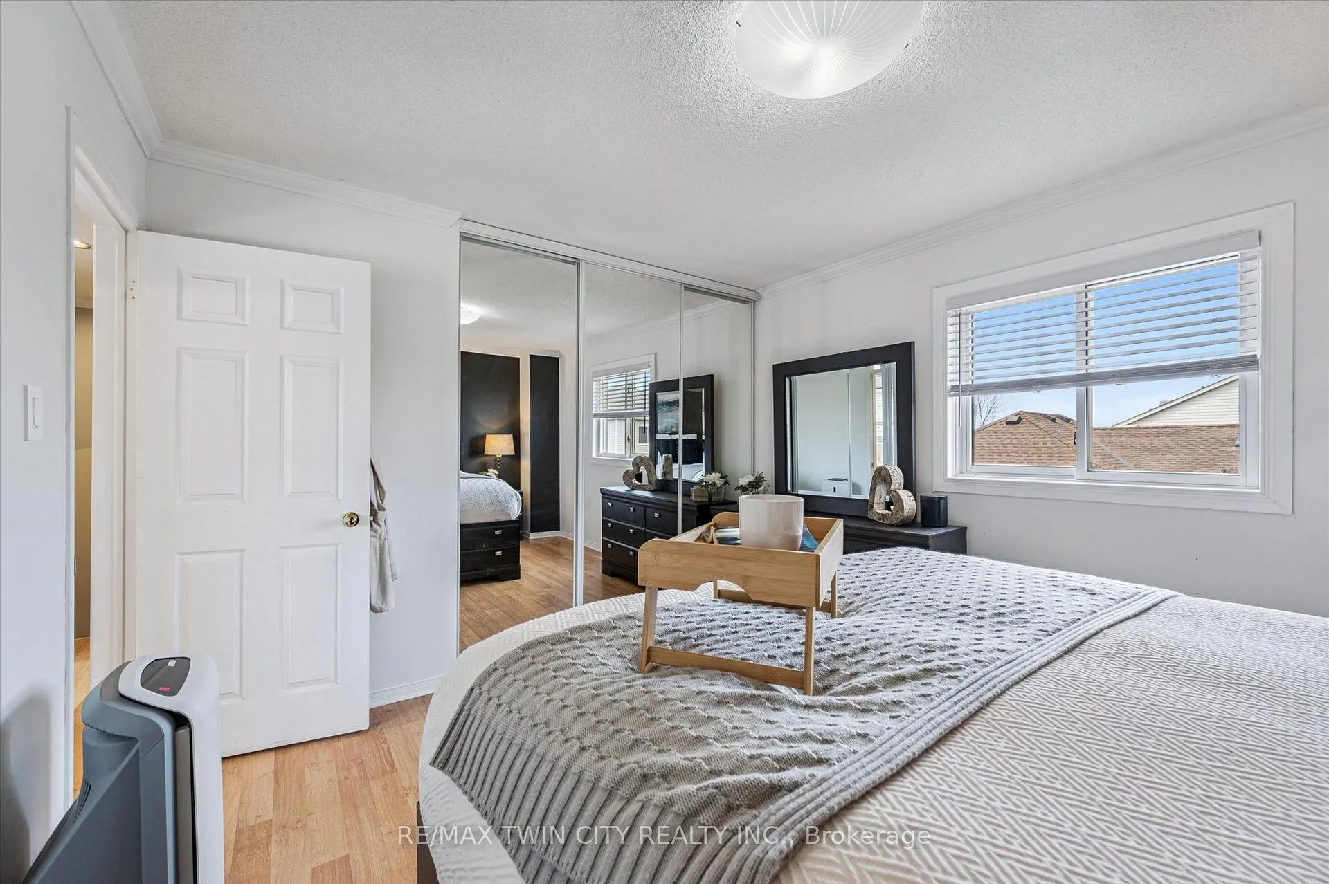 Photo 21 of 238 Langlaw Drive, Cambridge — HOMEH