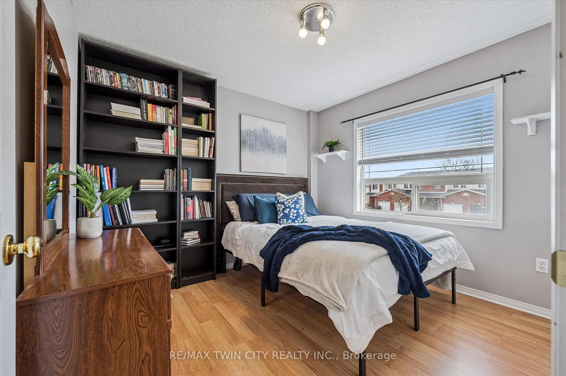 Photo 22 of 238 Langlaw Drive, Cambridge — HOMEH