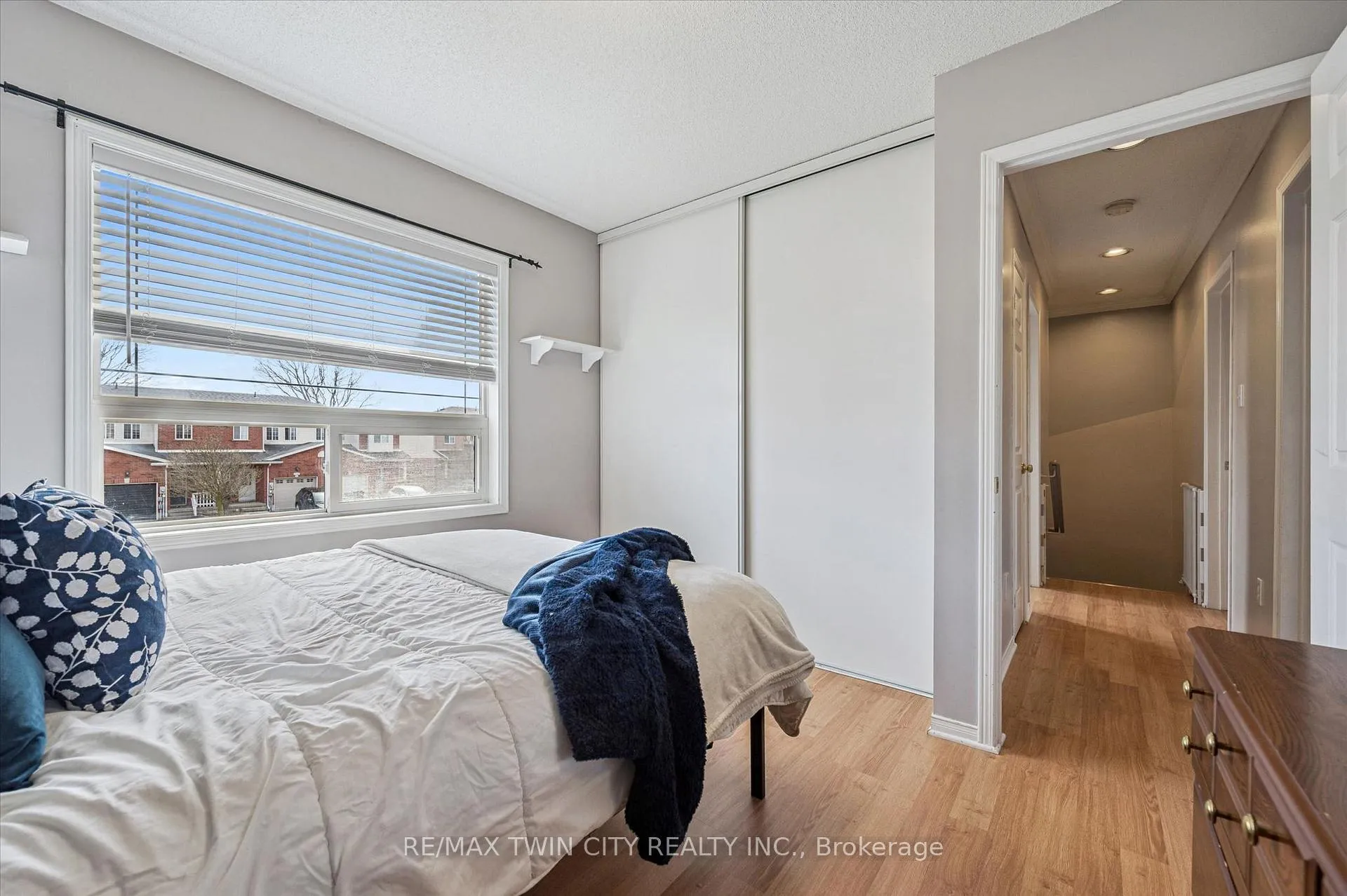 Photo 23 of 238 Langlaw Drive, Cambridge — HOMEH