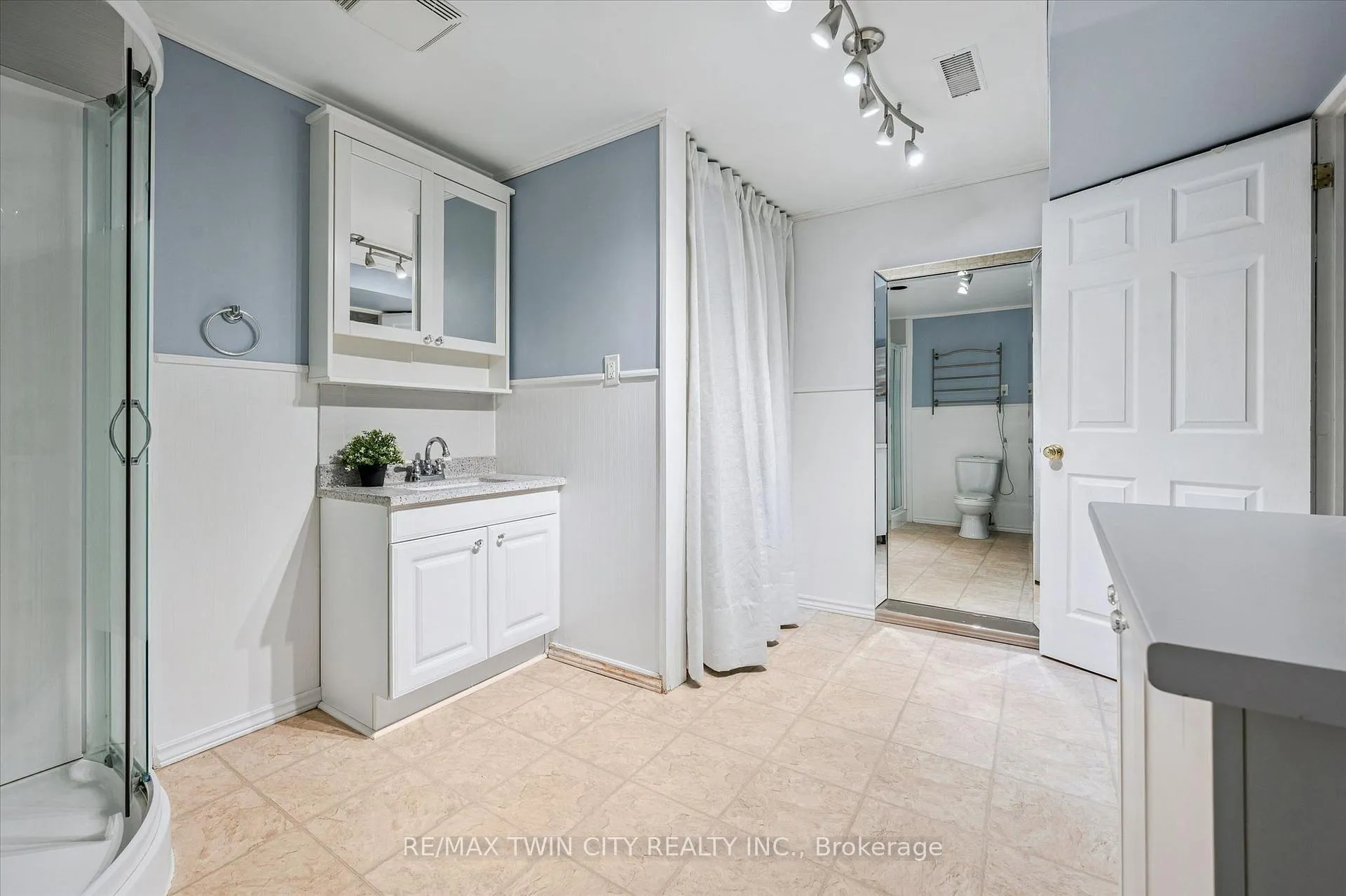 Photo 31 of 238 Langlaw Drive, Cambridge — HOMEH