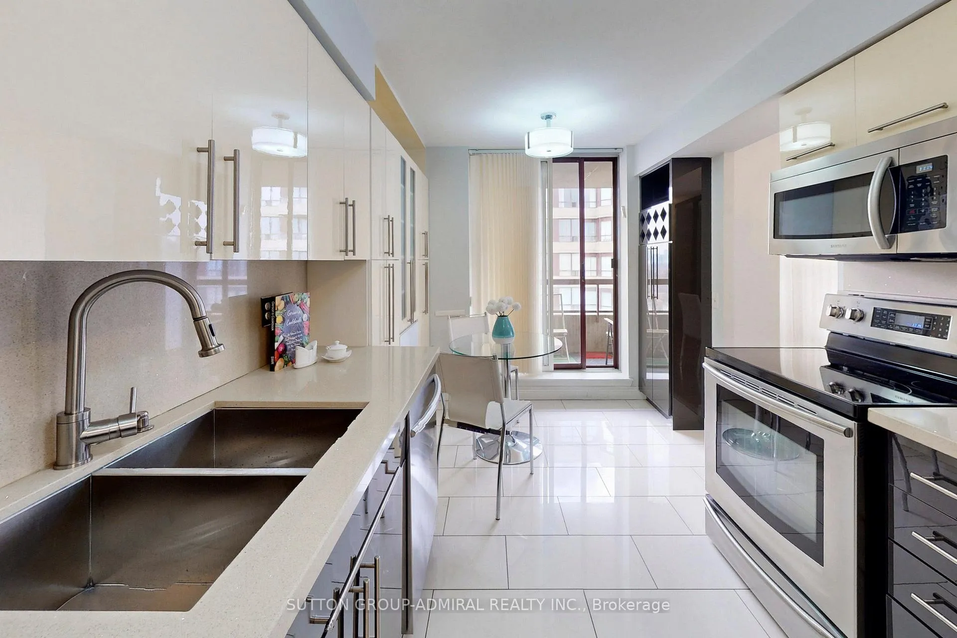 Photo 8 of Unit Ph208, 81 Townsgate Drive, Vaughan, Crestwood-Springfarm-Yorkhill — HOMEH