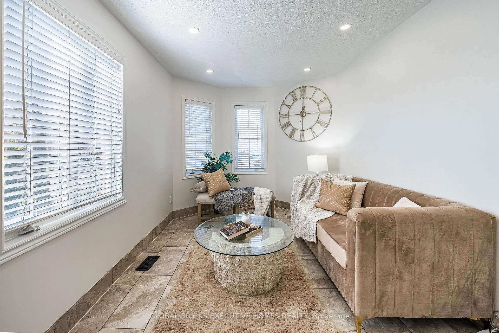 Photo 9 of 40 Hubert corless Drive S, Caledon, Bolton East — HOMEH