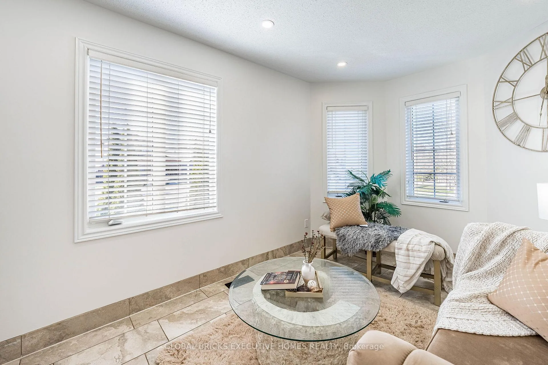 Photo 10 of 40 Hubert corless Drive S, Caledon, Bolton East — HOMEH