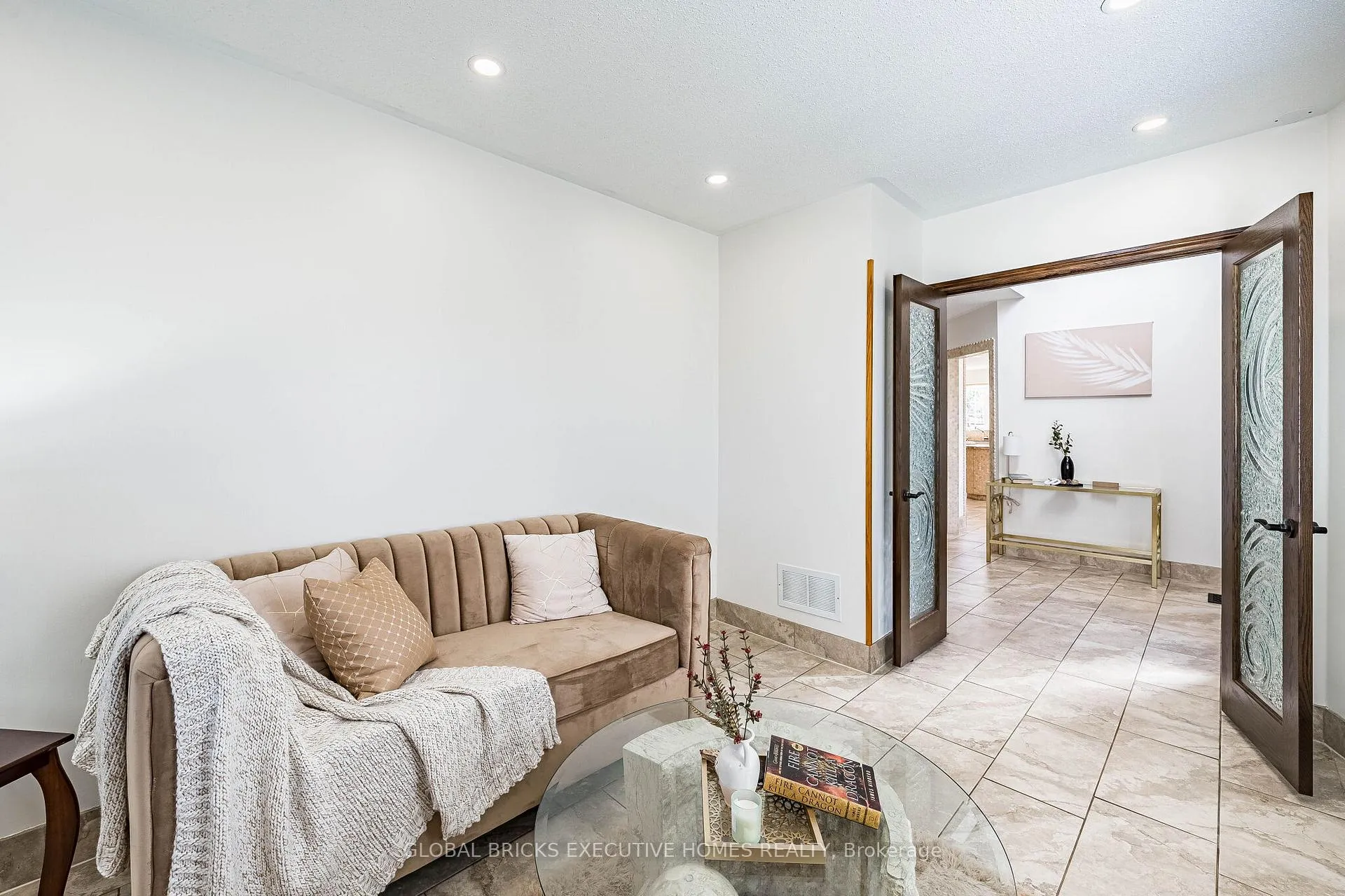Photo 12 of 40 Hubert corless Drive S, Caledon, Bolton East — HOMEH
