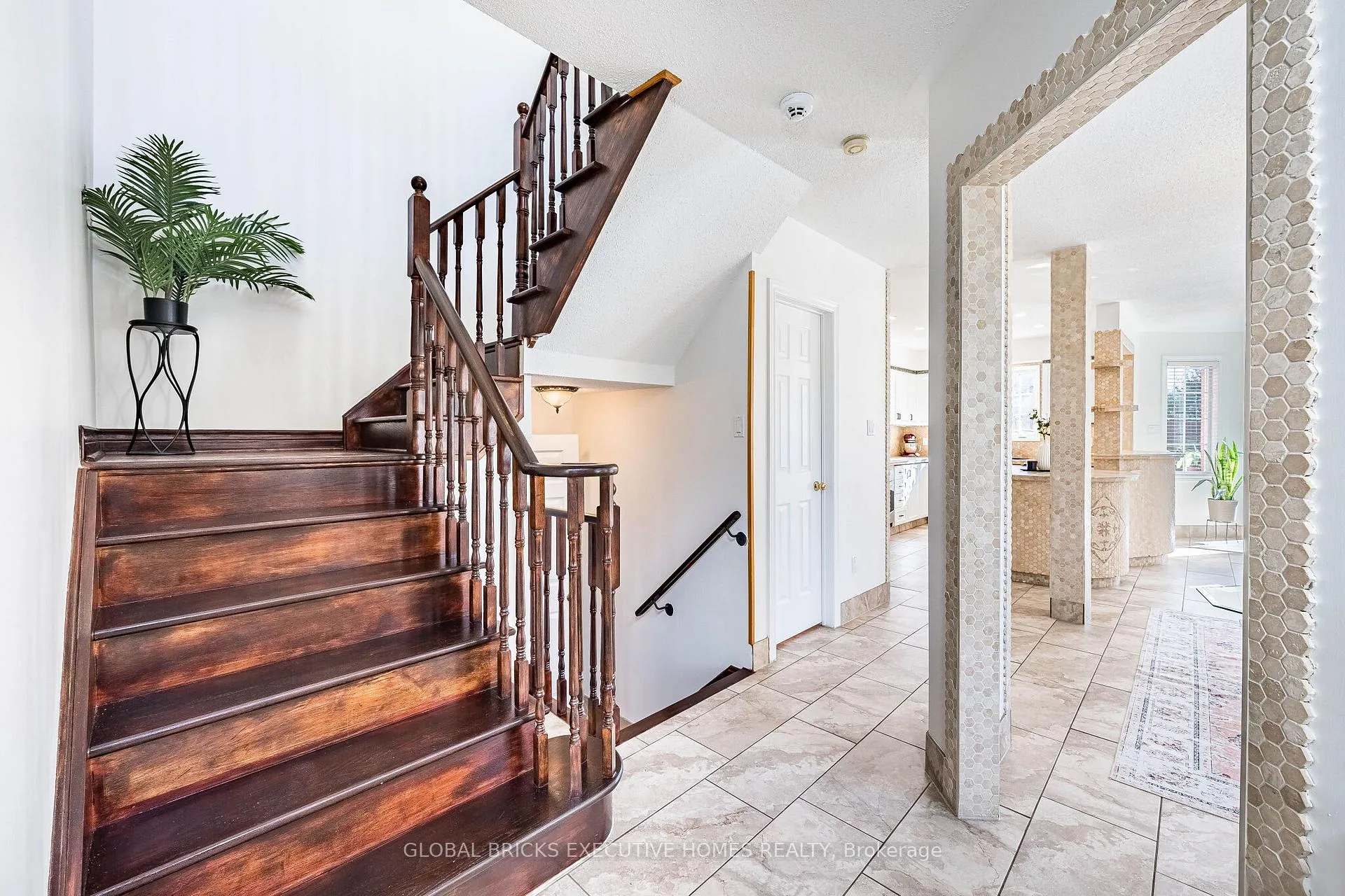 Photo 13 of 40 Hubert corless Drive S, Caledon, Bolton East — HOMEH
