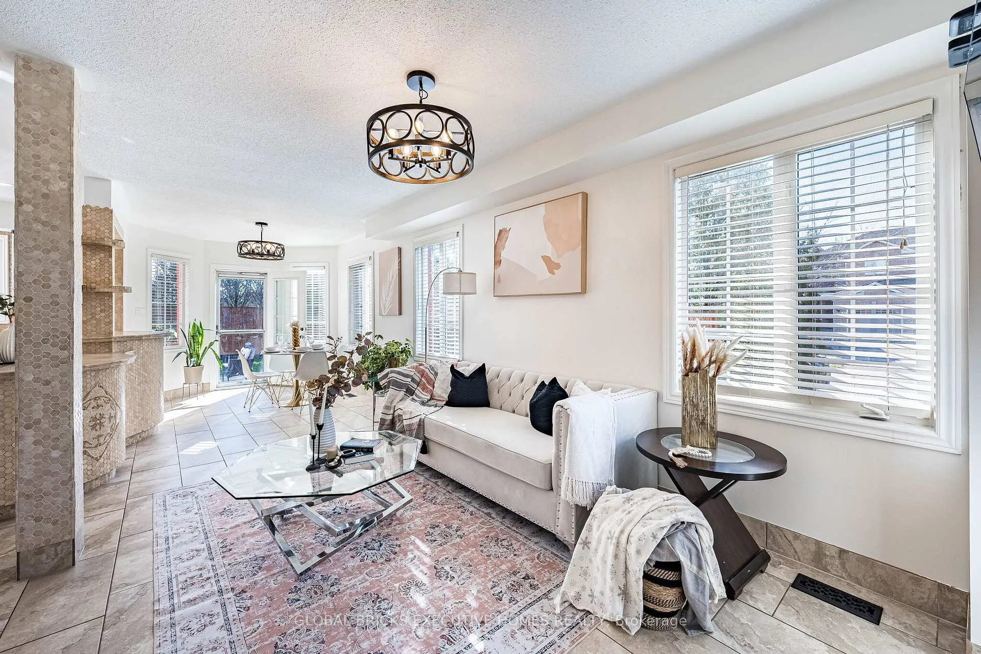 Photo 14 of 40 Hubert corless Drive S, Caledon, Bolton East — HOMEH