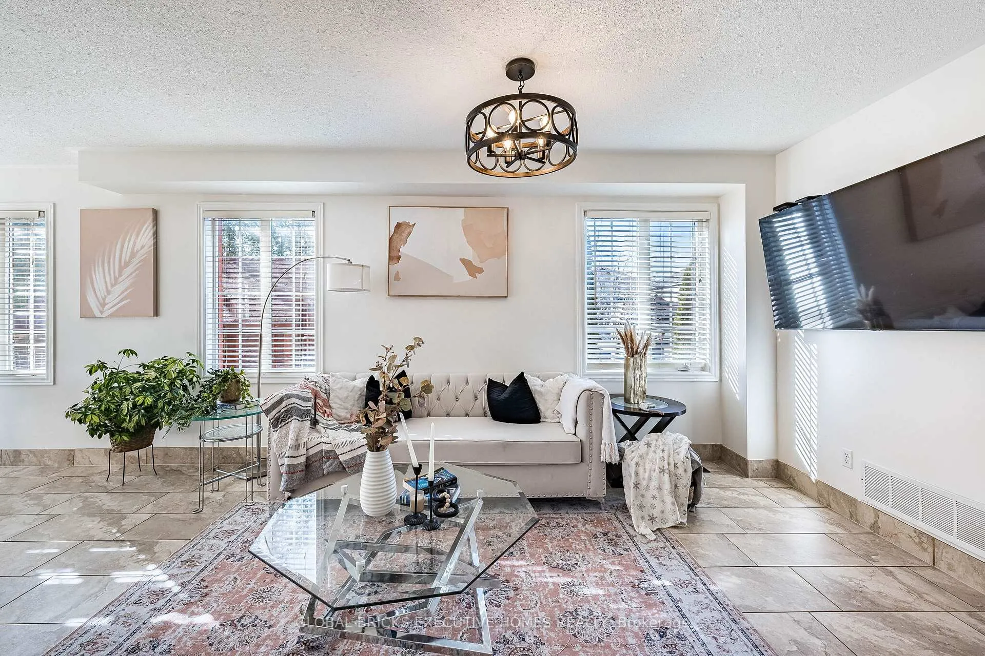 Photo 15 of 40 Hubert corless Drive S, Caledon, Bolton East — HOMEH