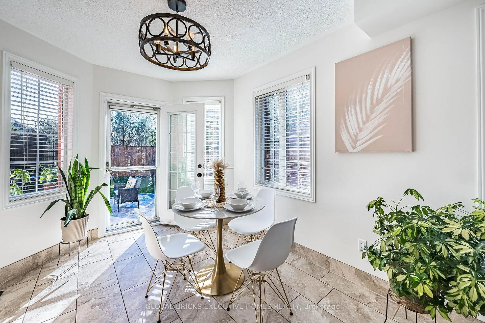 Photo 16 of 40 Hubert corless Drive S, Caledon, Bolton East — HOMEH