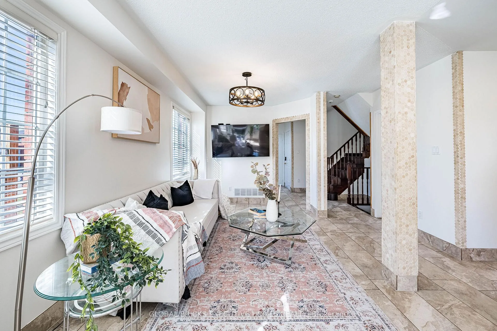 Photo 17 of 40 Hubert corless Drive S, Caledon, Bolton East — HOMEH