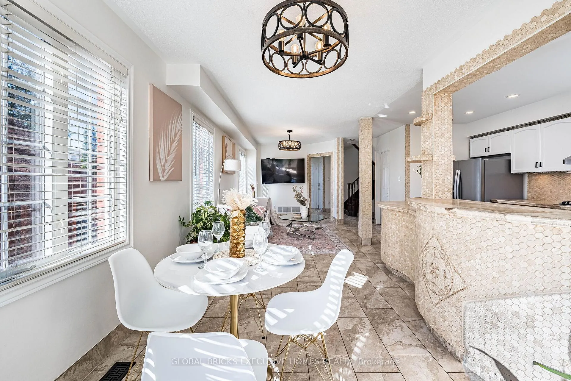 Photo 18 of 40 Hubert corless Drive S, Caledon, Bolton East — HOMEH