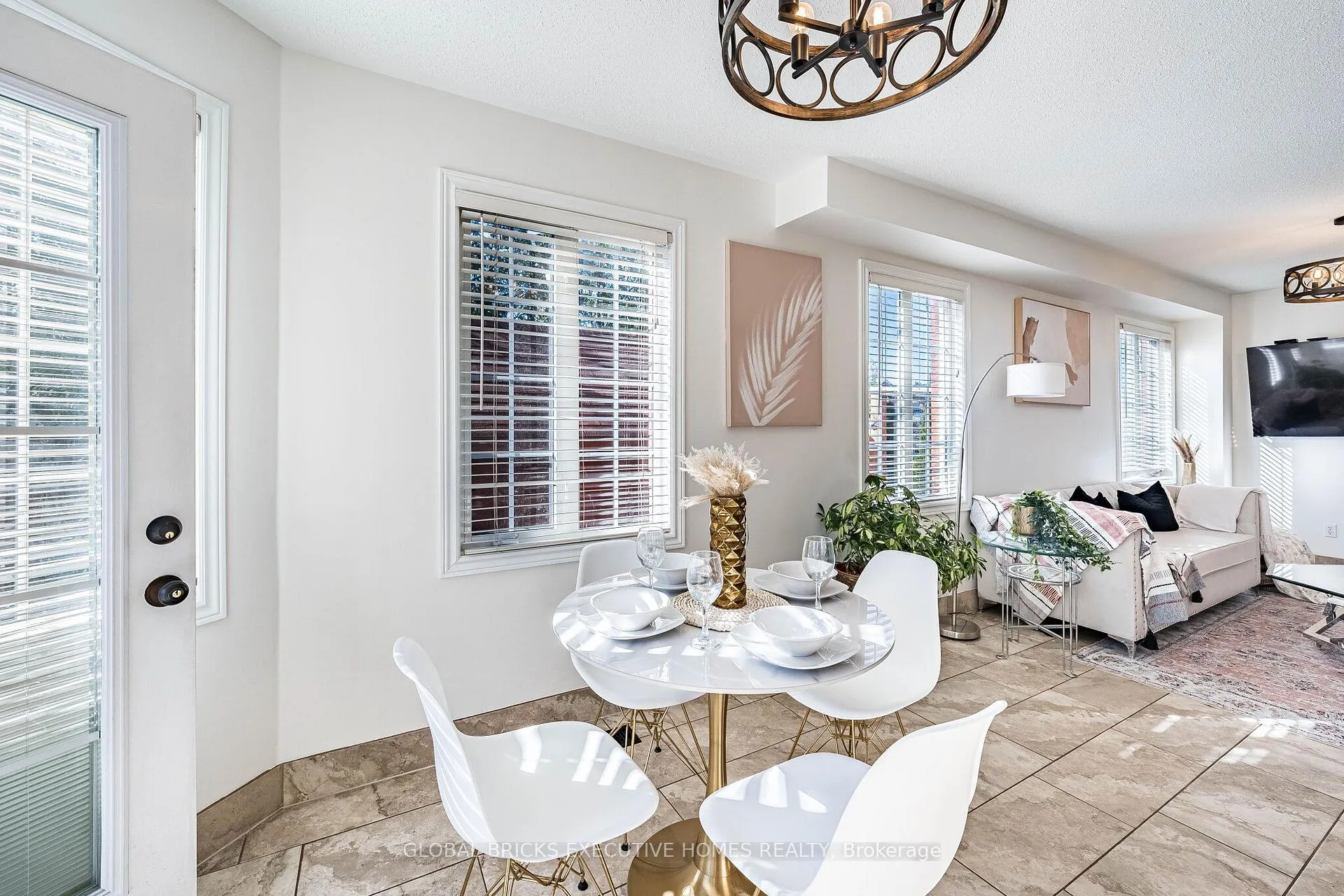 Photo 19 of 40 Hubert corless Drive S, Caledon, Bolton East — HOMEH