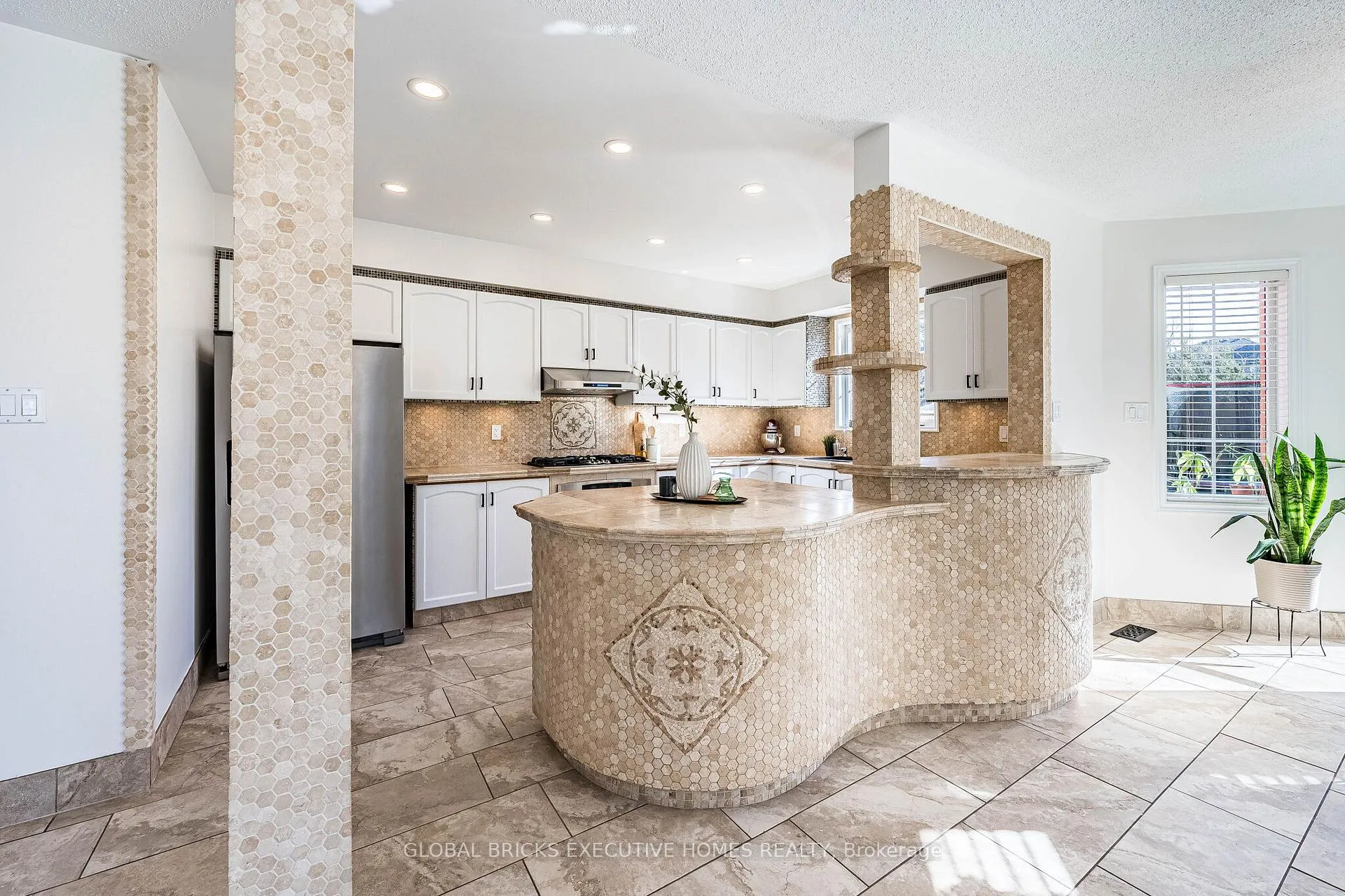 Photo 21 of 40 Hubert corless Drive S, Caledon, Bolton East — HOMEH