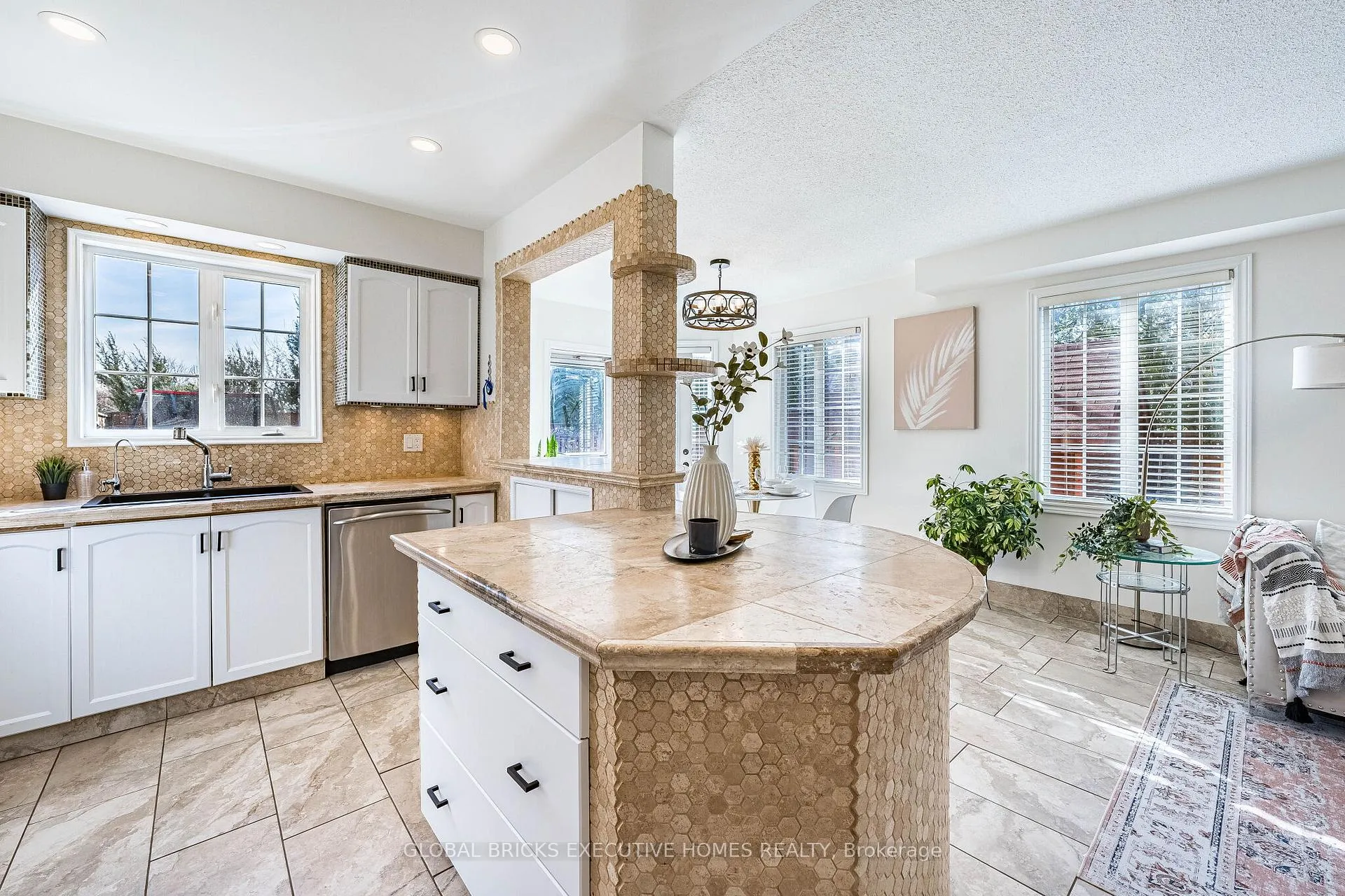 Photo 22 of 40 Hubert corless Drive S, Caledon, Bolton East — HOMEH
