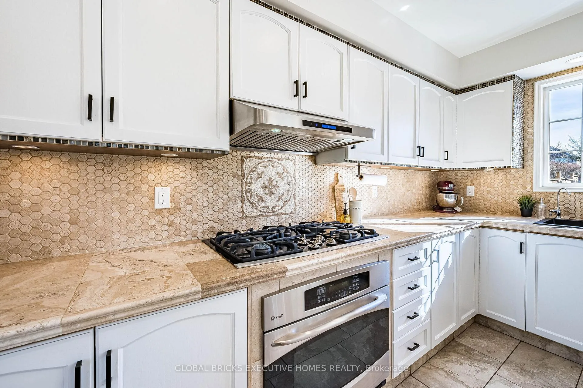 Photo 23 of 40 Hubert corless Drive S, Caledon, Bolton East — HOMEH