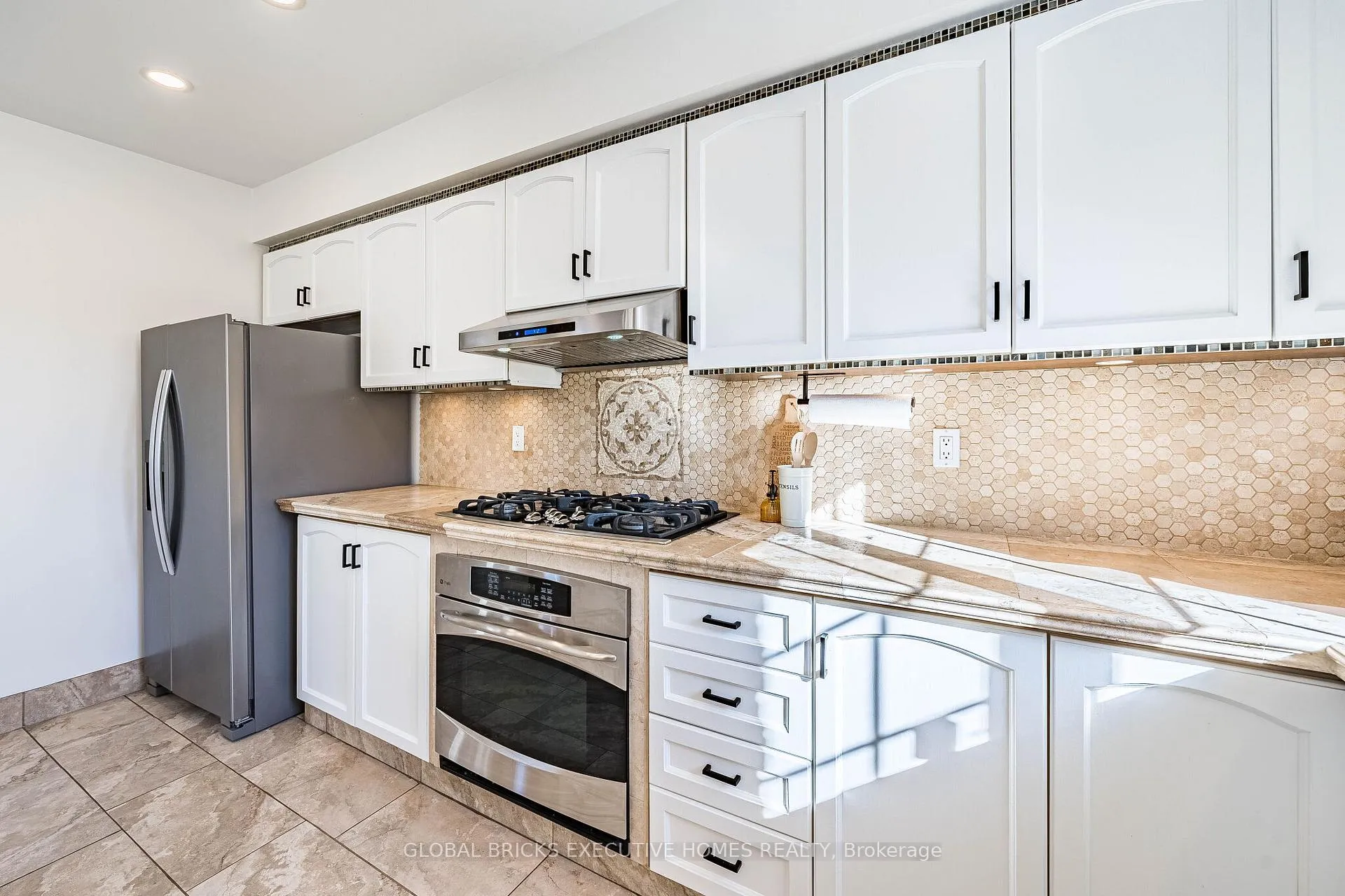 Photo 26 of 40 Hubert corless Drive S, Caledon, Bolton East — HOMEH