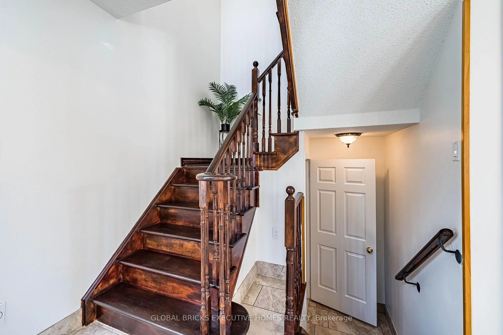 Photo 27 of 40 Hubert corless Drive S, Caledon, Bolton East — HOMEH