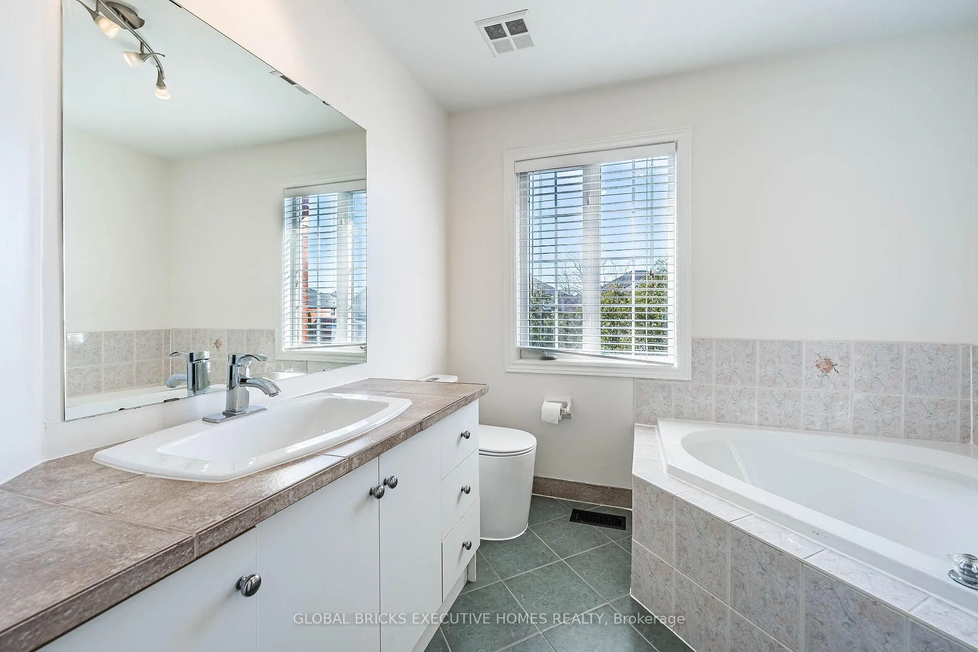 Photo 34 of 40 Hubert corless Drive S, Caledon, Bolton East — HOMEH