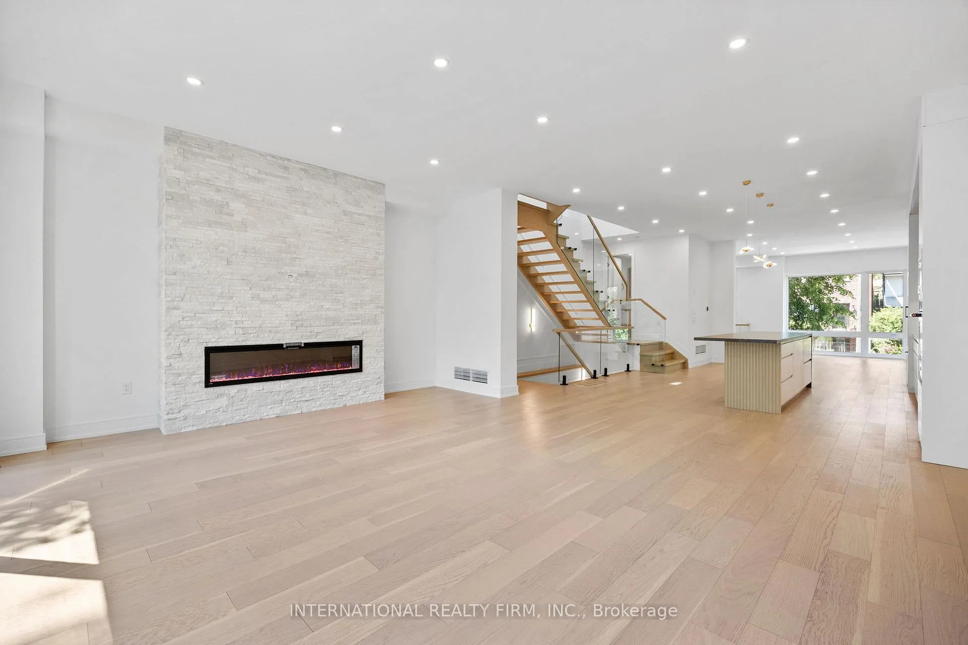 Photo 17 of 19 Ivy Avenue, Toronto, South Riverdale — HOMEH