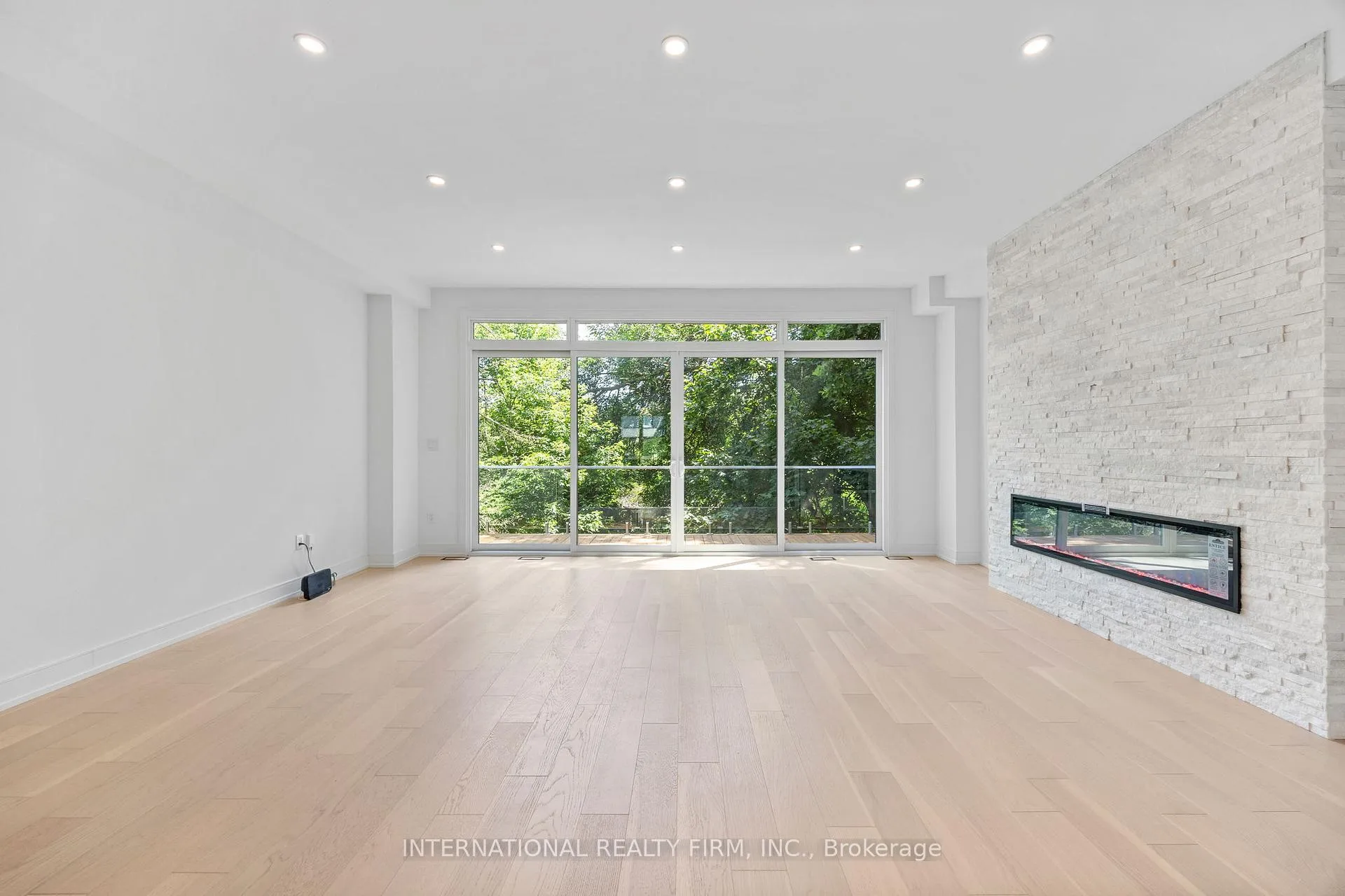 Photo 18 of 19 Ivy Avenue, Toronto, South Riverdale — HOMEH