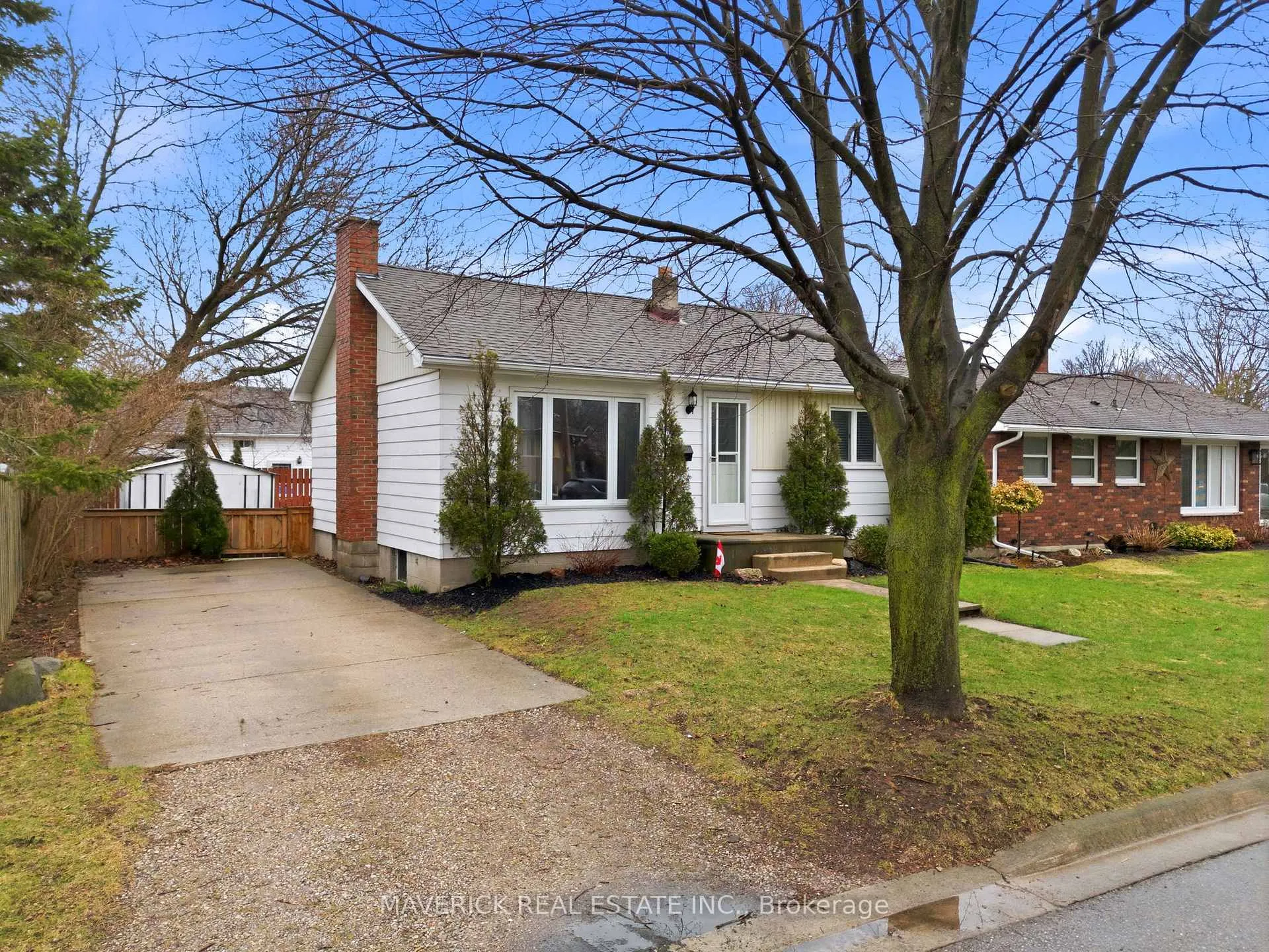 Front of 181 Picton Street W