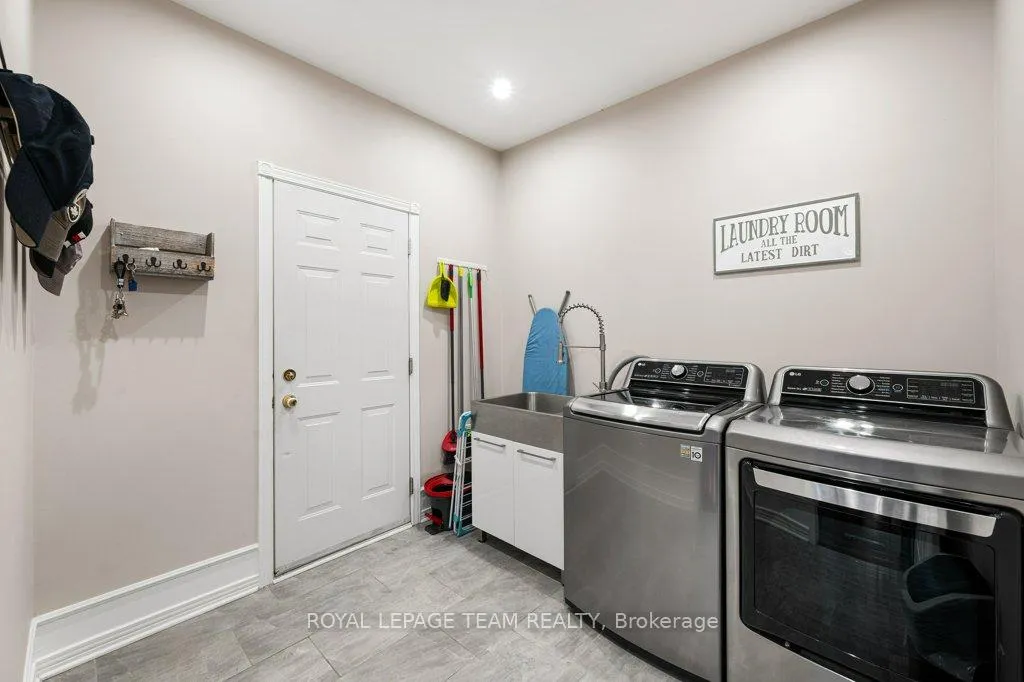 Photo 8 of 8 Thunderbird Crescent, Ottawa, Kanata - Bridlewood — HOMEH