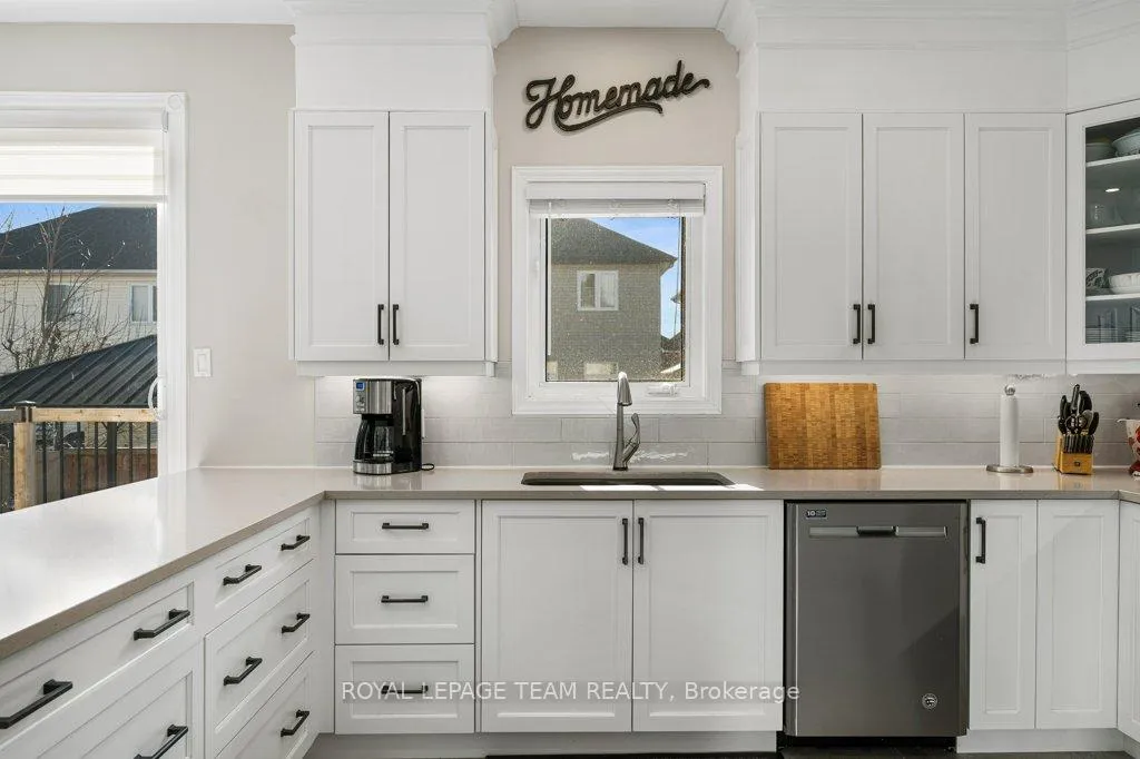 Photo 15 of 8 Thunderbird Crescent, Ottawa, Kanata - Bridlewood — HOMEH