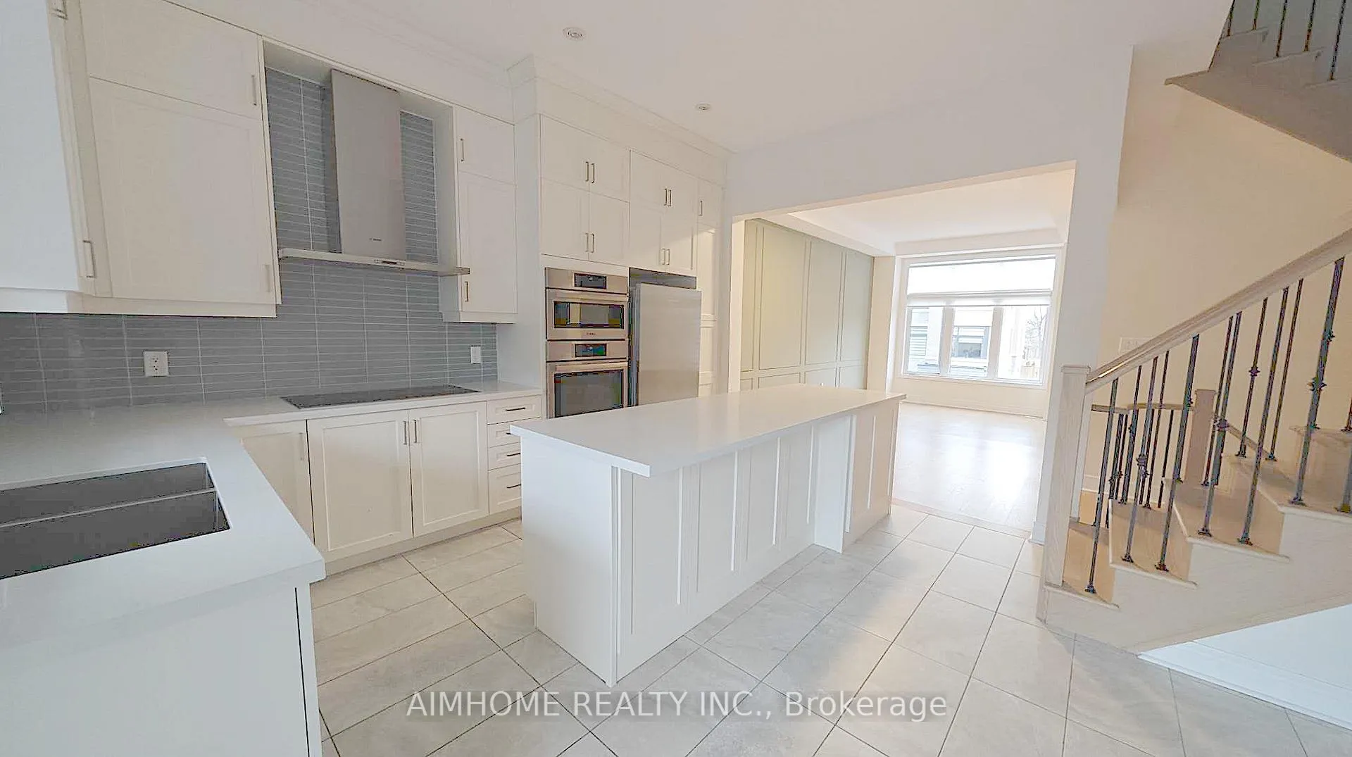Photo 3 of 87 Carrville Woods Circle, Vaughan, Patterson — HOMEH