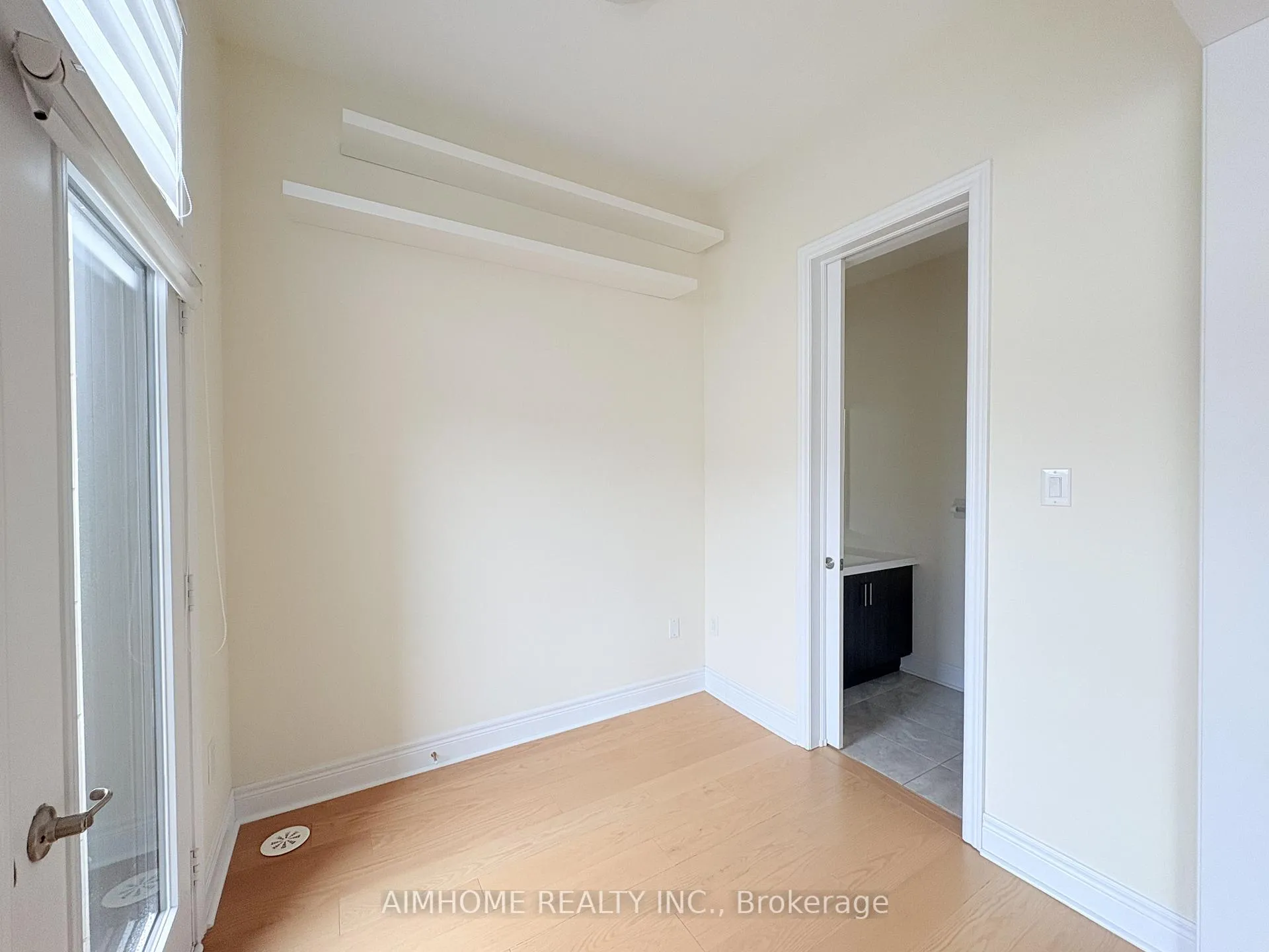 Photo 5 of 87 Carrville Woods Circle, Vaughan, Patterson — HOMEH