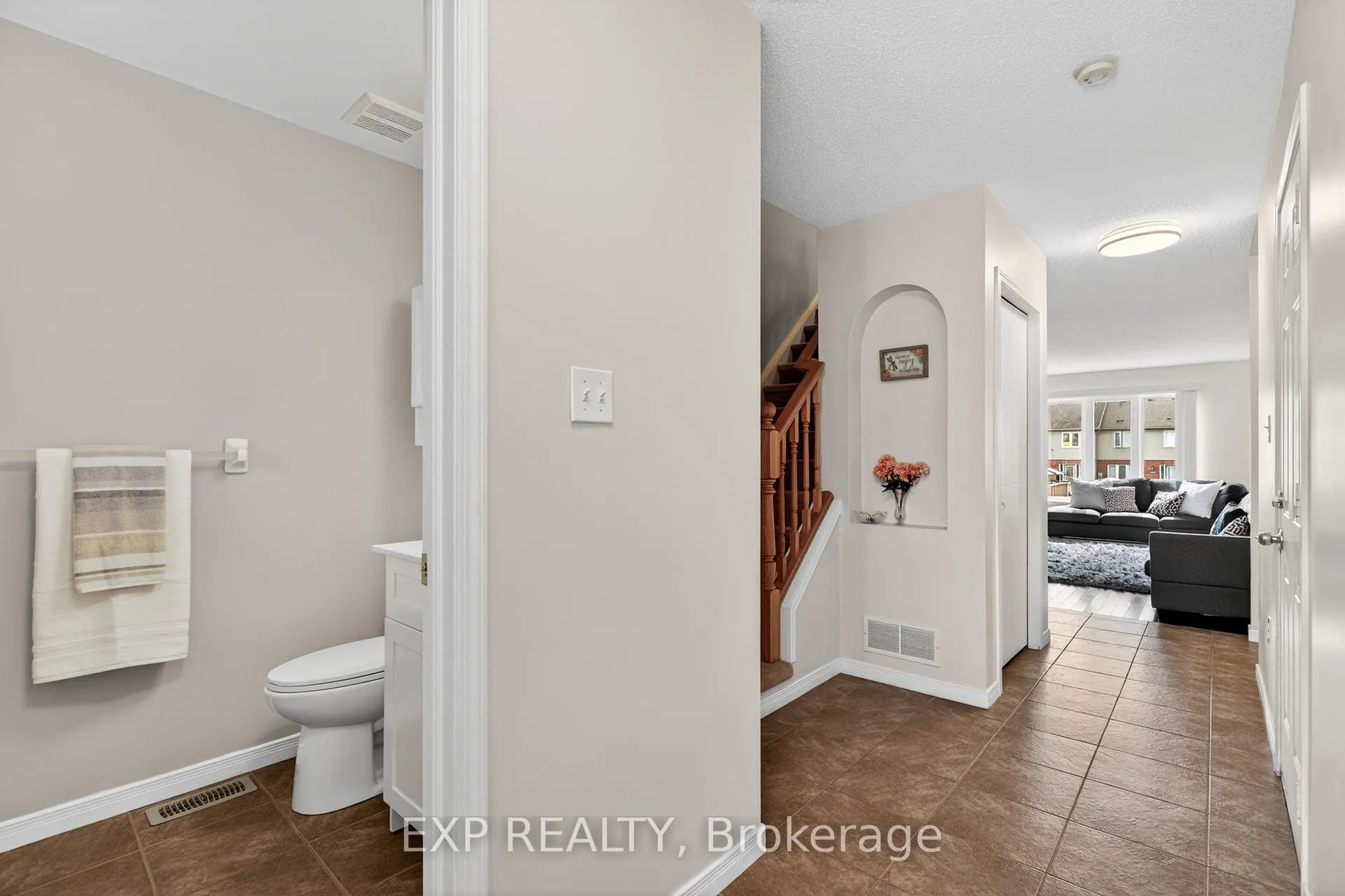 Photo 5 of 42 Schiedel Drive W, Guelph, Victoria North — HOMEH