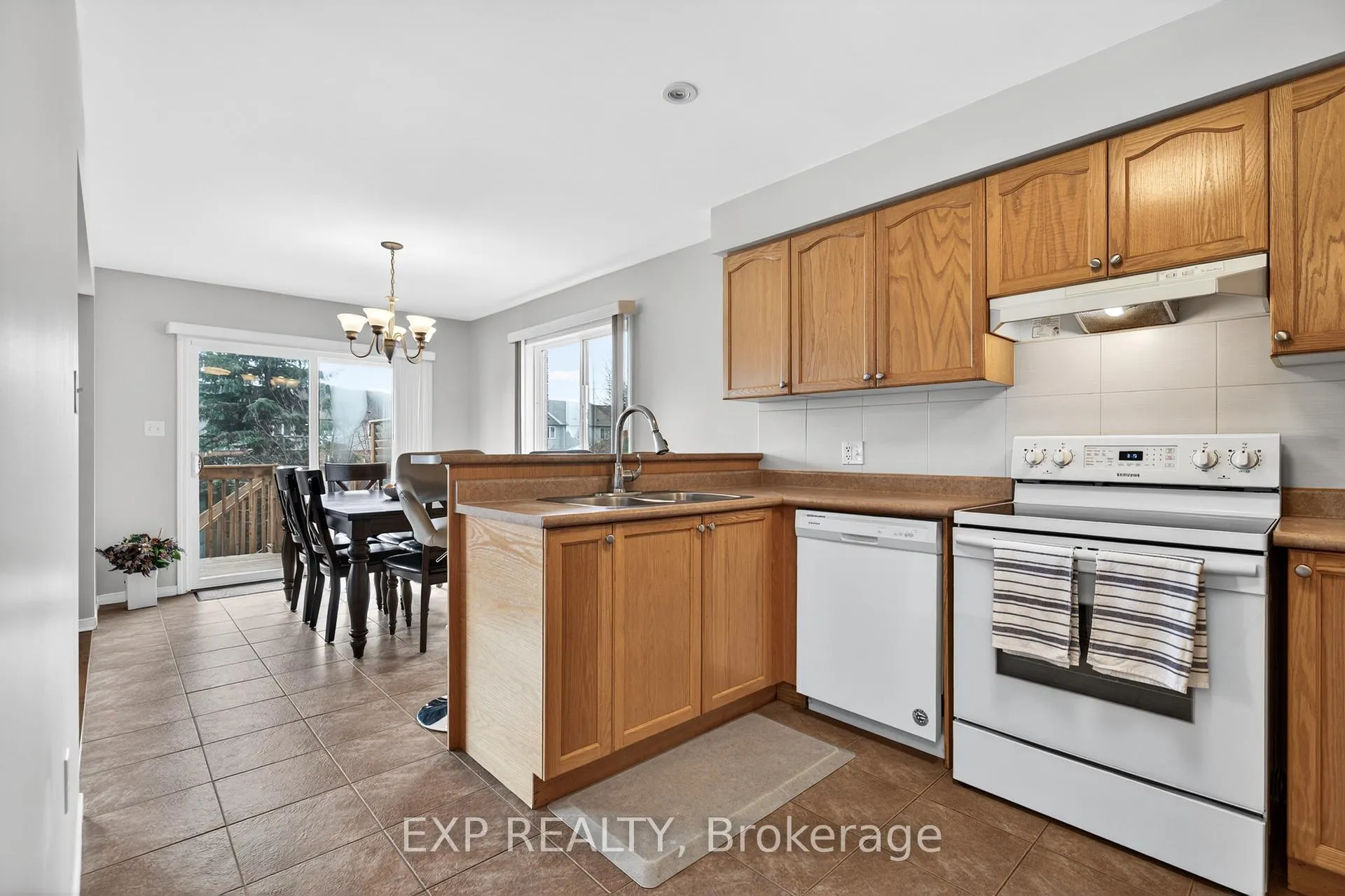 Photo 11 of 42 Schiedel Drive W, Guelph, Victoria North — HOMEH