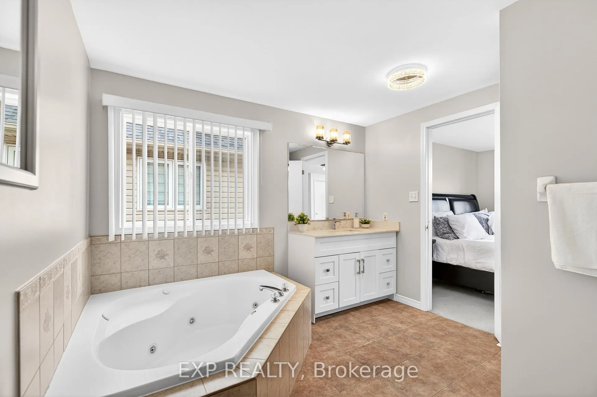 Photo 21 of 42 Schiedel Drive W, Guelph, Victoria North — HOMEH