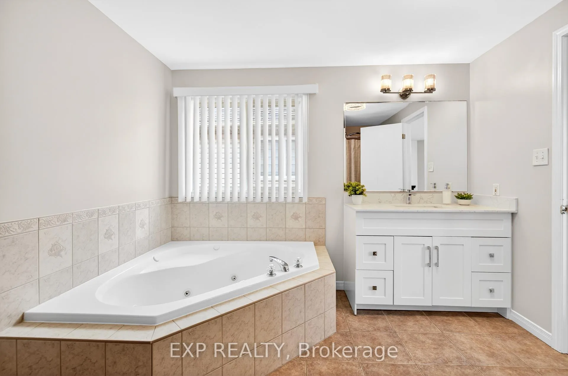 Photo 23 of 42 Schiedel Drive W, Guelph, Victoria North — HOMEH