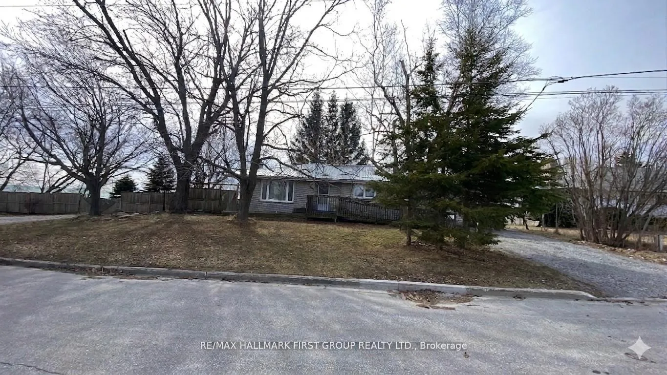 Photo 4 of 7 D'Arcy Street, Cobourg — HOMEH