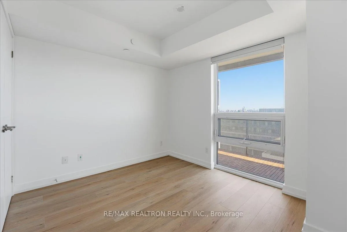 Photo 5 of Unit 1004, 120 Varna Drive, Toronto, Englemount-Lawrence — HOMEH