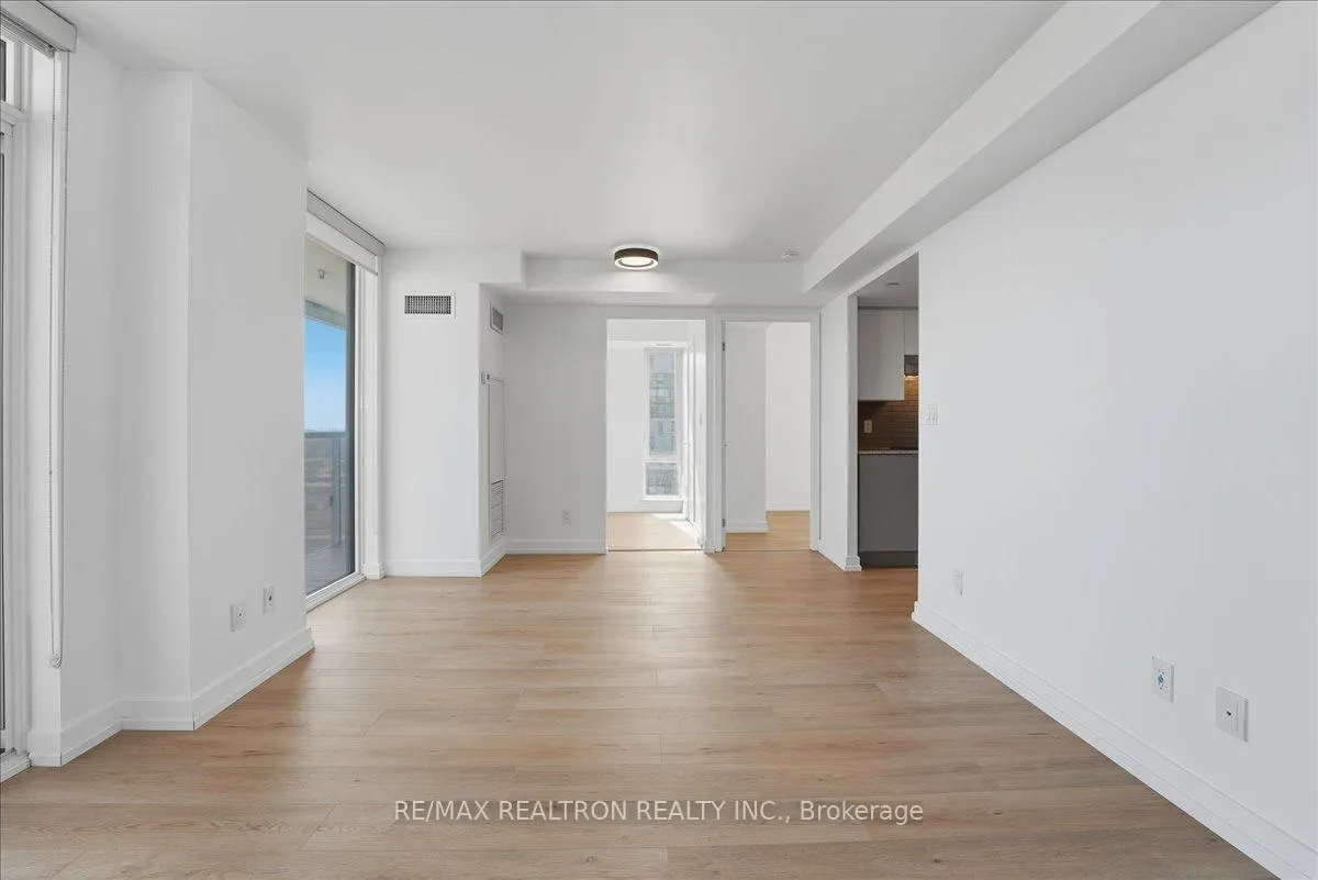 Photo 7 of Unit 1004, 120 Varna Drive, Toronto, Englemount-Lawrence — HOMEH