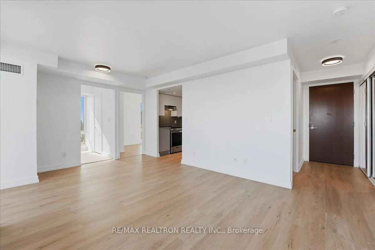 Photo 8 of Unit 1004, 120 Varna Drive, Toronto, Englemount-Lawrence — HOMEH