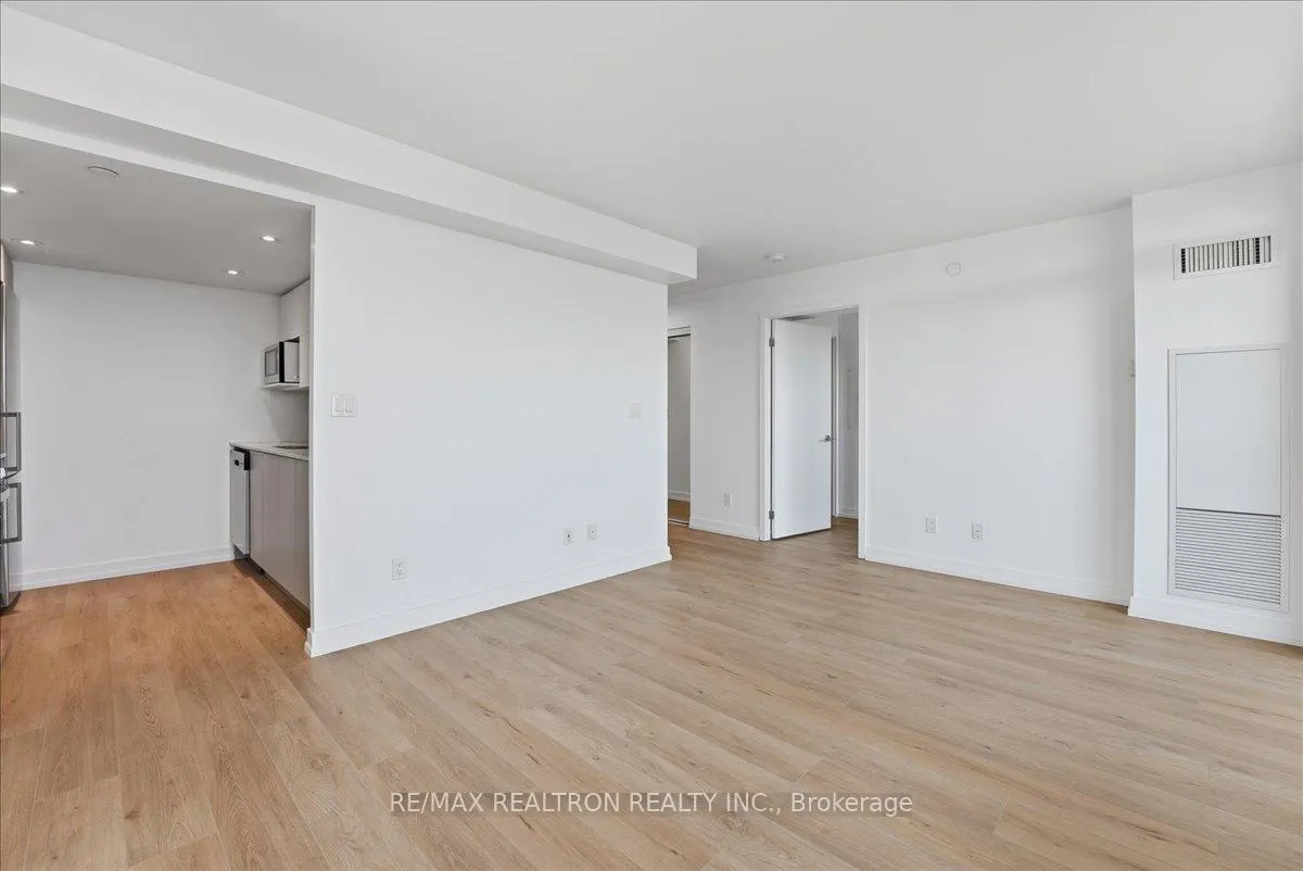 Photo 10 of Unit 1004, 120 Varna Drive, Toronto, Englemount-Lawrence — HOMEH